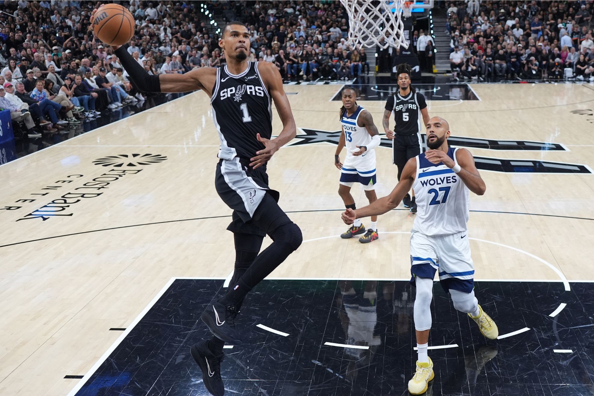 Victor Wembanyama dazzles with his moves in Game 5
