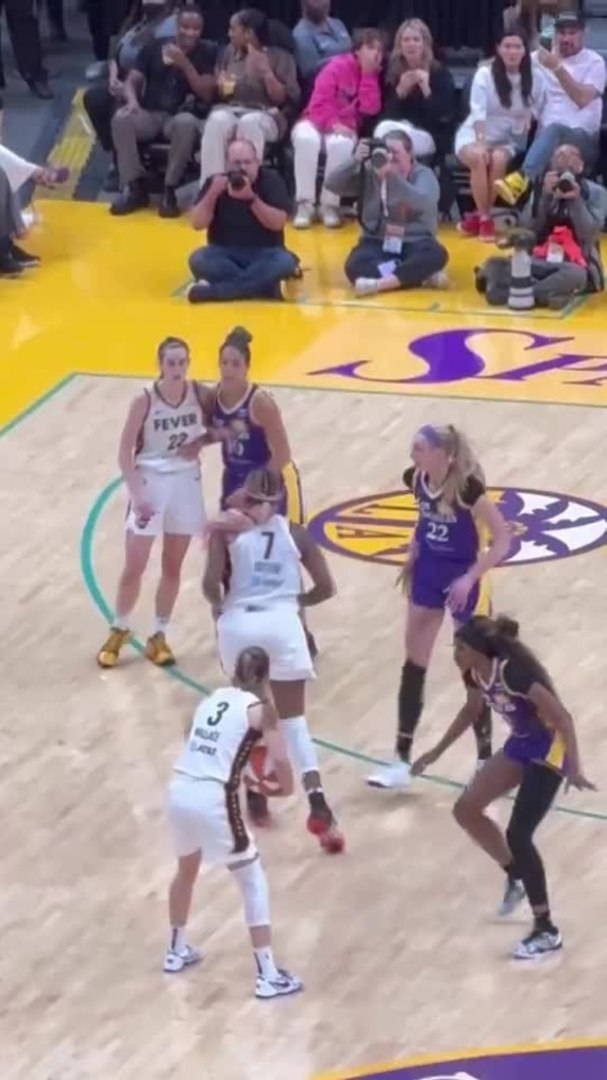 Caitlin Clark hits insane long range 3-pointer