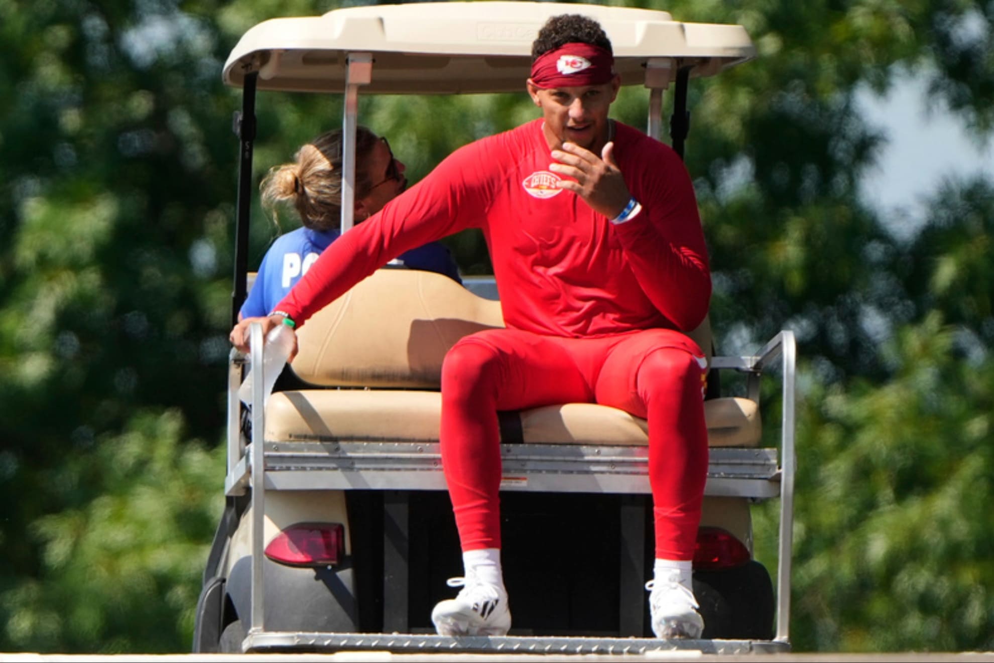 Chiefs star Patrick Mahomes continues progress in rehab