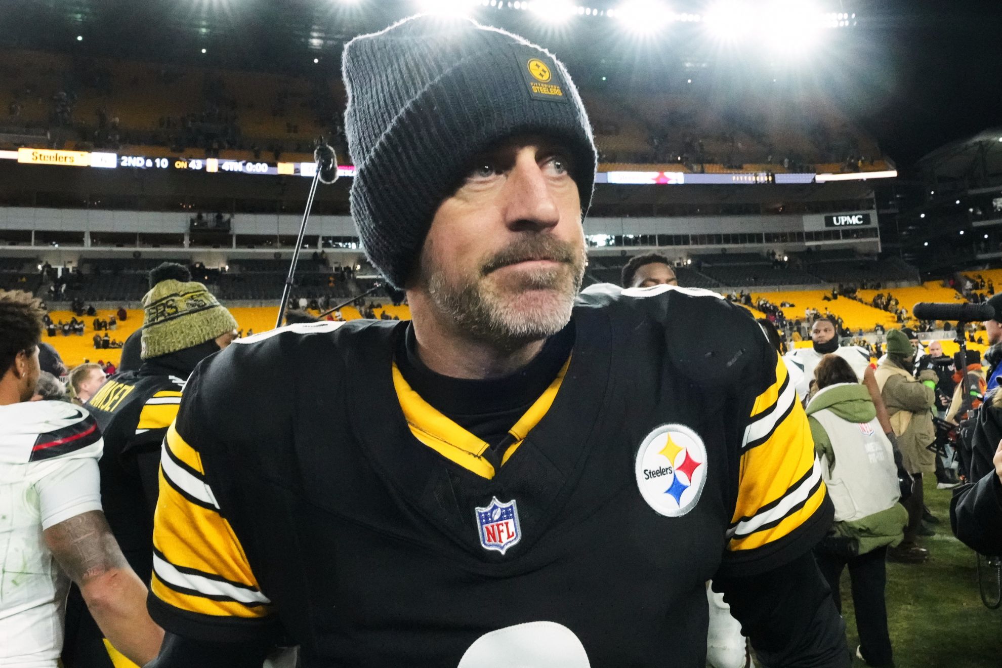 Pittsburgh Steelers quarterback Aaron Rodgers (8).