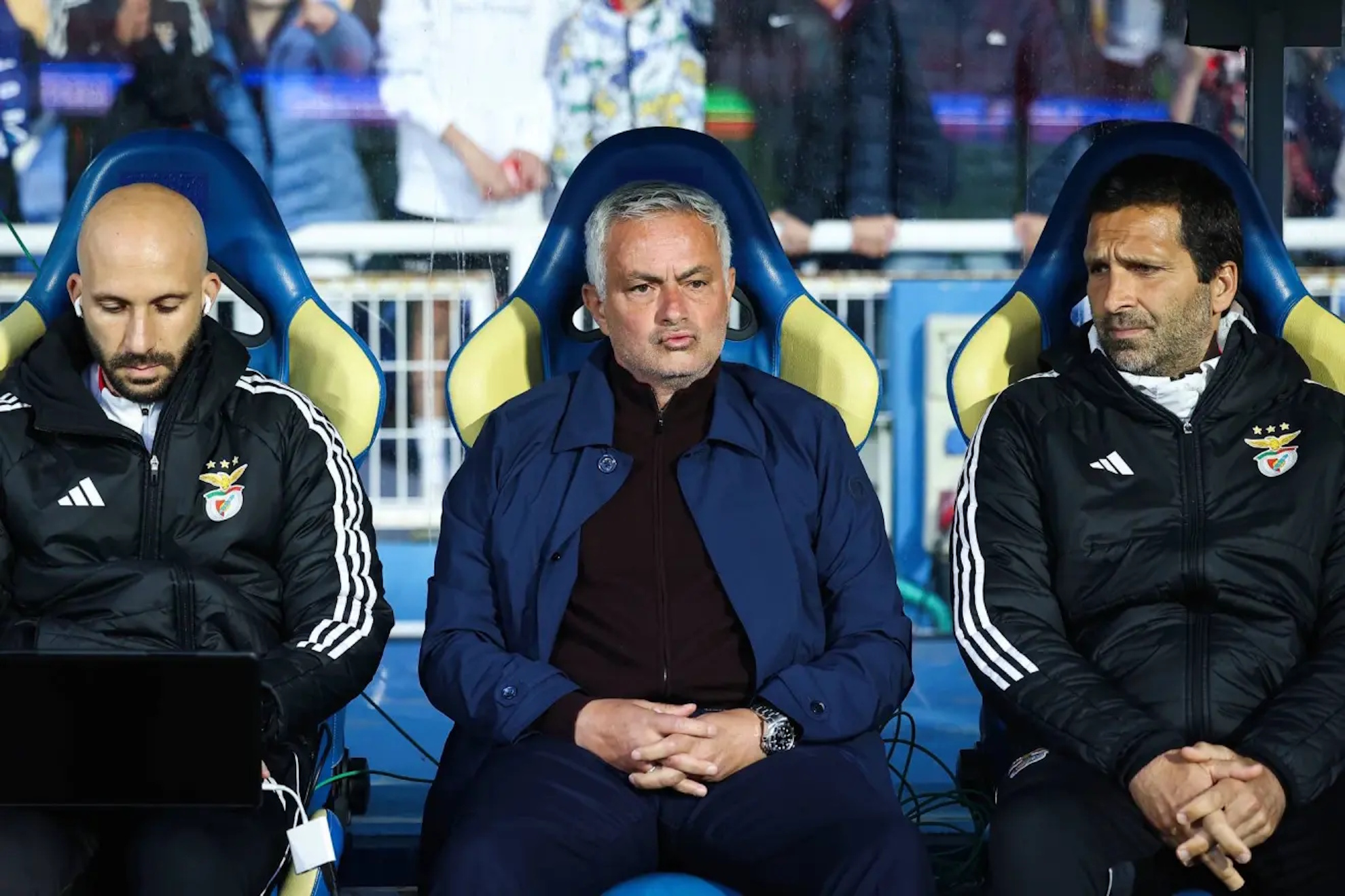 José Mourinho, center, with João Tralhão (right) and Roberto Merella (left).