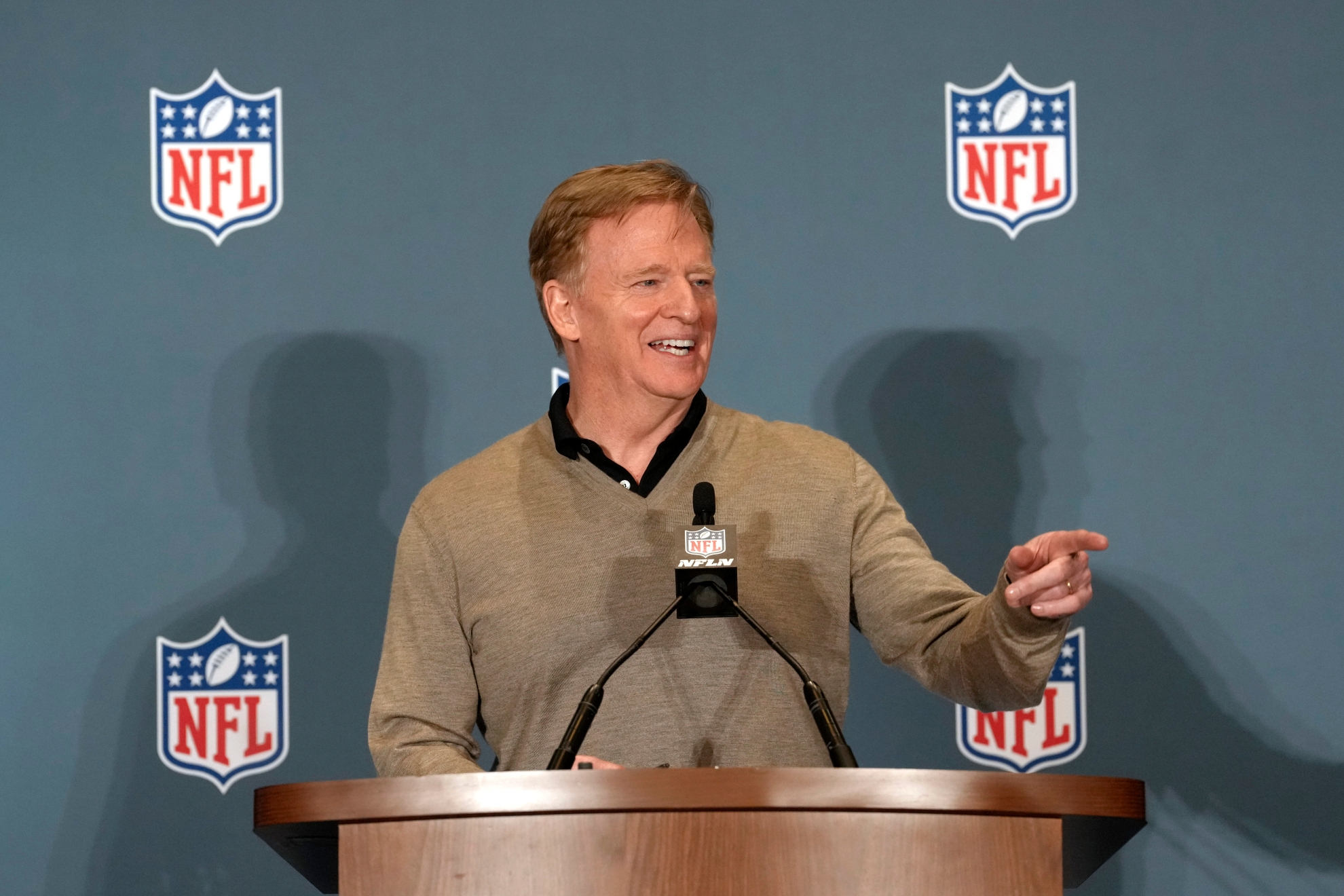 NFL Commissioner Roger Goodell takes a question during a news conference at the NFL football annual meetings. LAPRESSE .