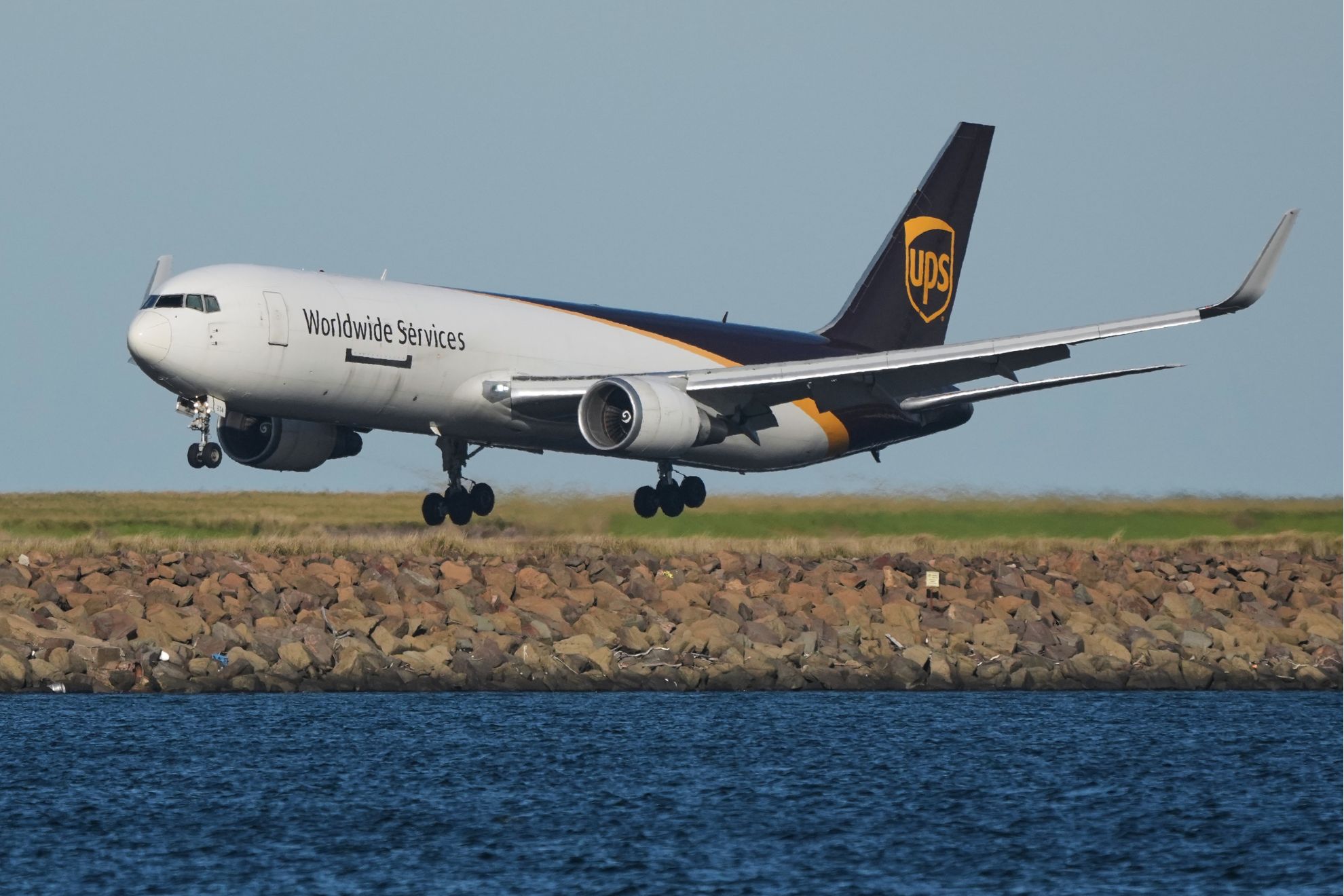 A UPS cargo plane lands at Sydney Airport in Sydney, Tuesday, July 21, 2026. LAPRESSE