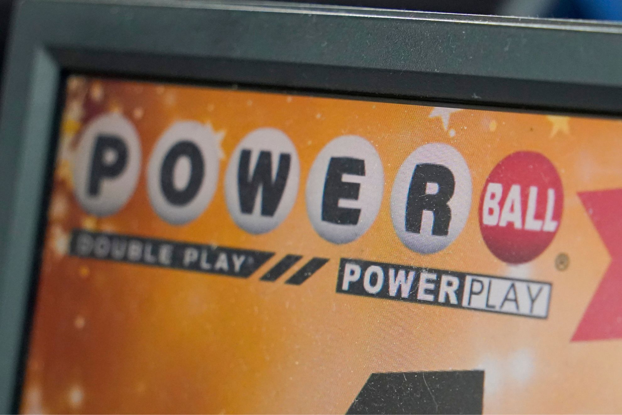 A display panel advertises tickets for a Powerball drawing at a convenience store LAPRESSE