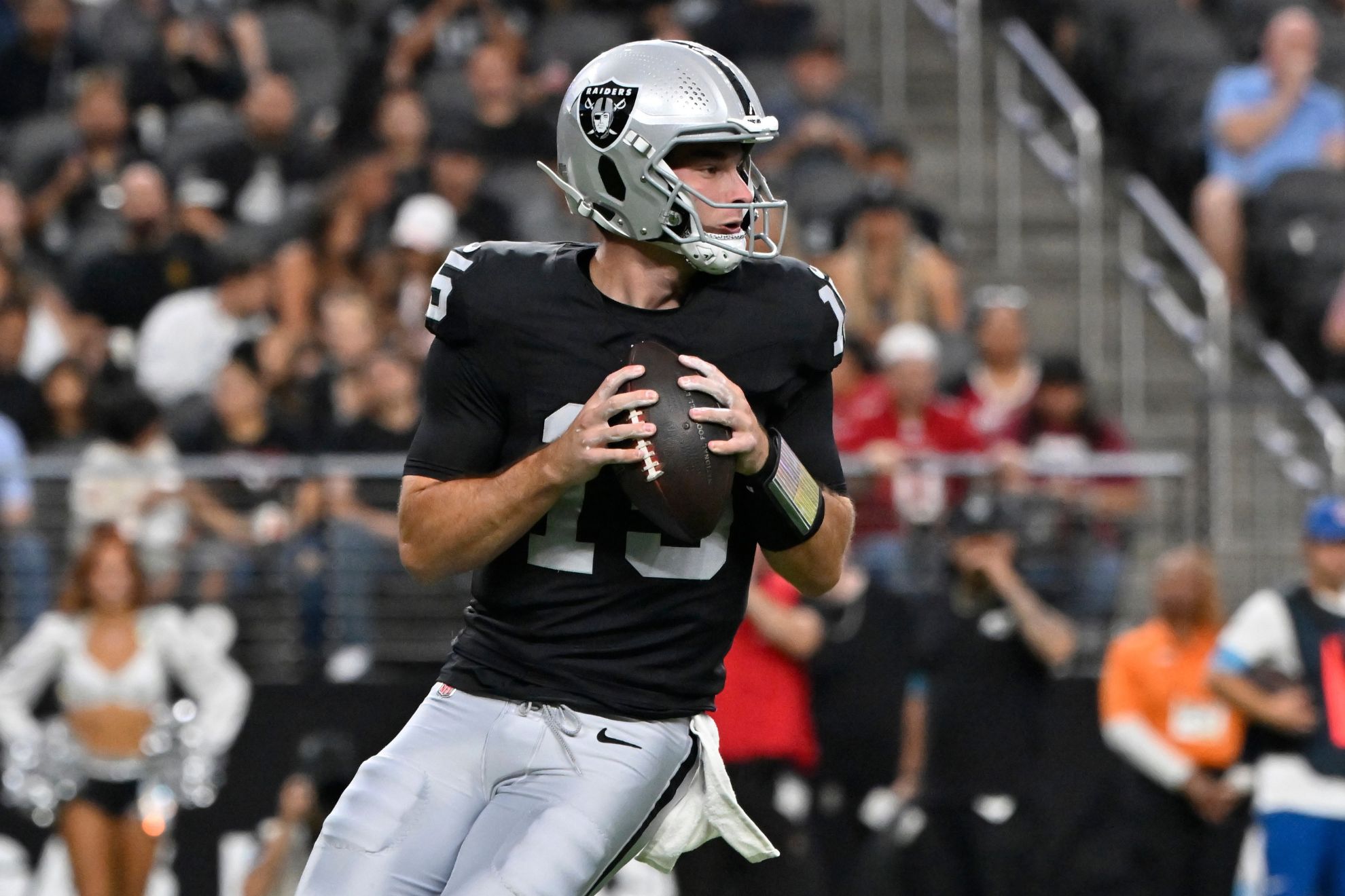 Las Vegas Raiders quarterback Fernando Mendoza