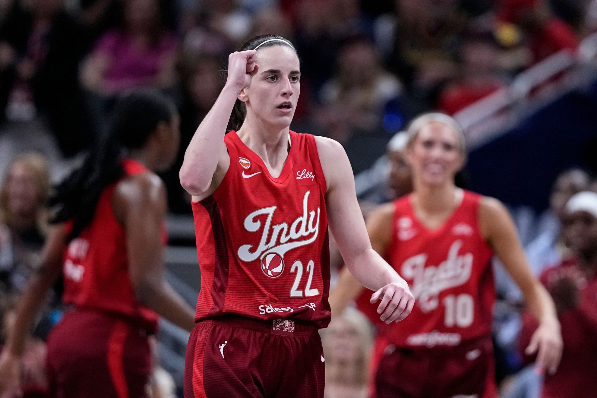 Indiana Fever guard Caitlin Clark (22) celebrates in the second half of a WNBA basketball game against the Dallas Wings LAPRESSE