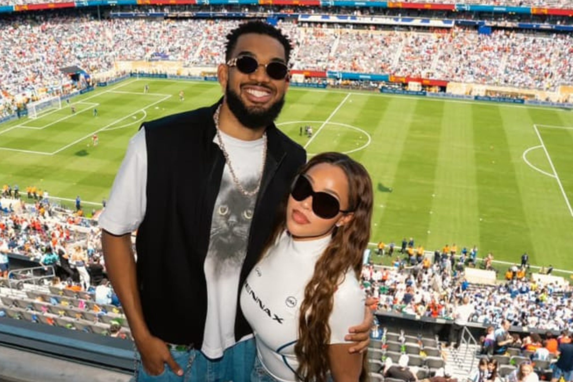 The wedding that brought together big names from the worlds of entertainment and sports under a unique all-black dress code. instagram@jordynwoods
