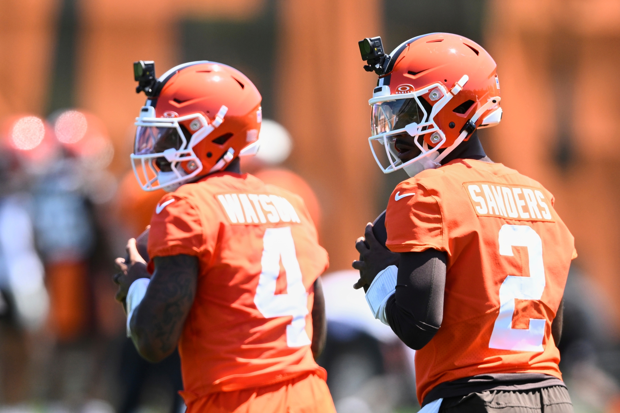 Cleveland Browns quarterbacks Deshaun Watson (4) and Shedeur Sanders (2) Lapress