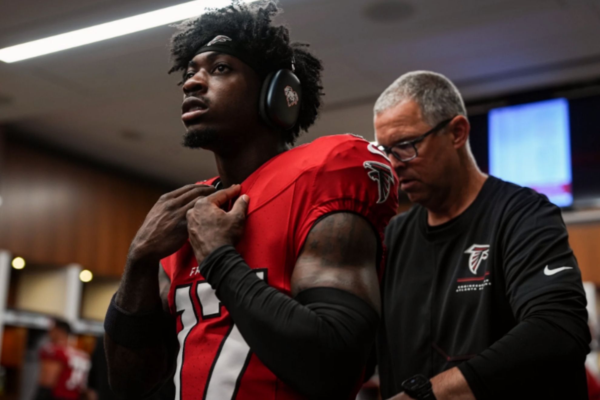 Kyle Pitts gives Zachariah Branch a rookie welcome he will never forget Facebook