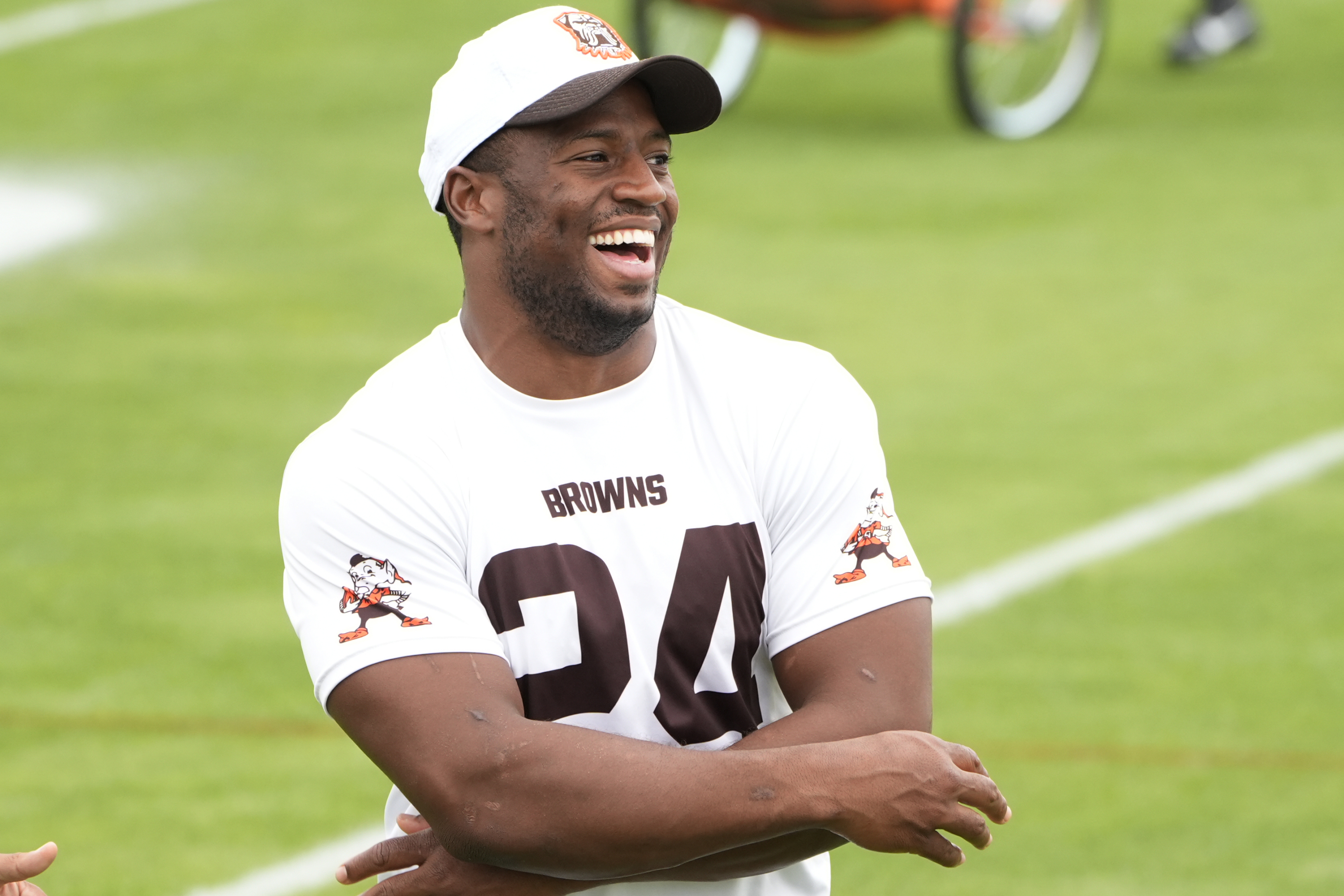 Cleveland Browns running back Nick Chubb stretches during an NFL football training camp practice in White Sulphur Springs, W.Va., Thursday, July 25, 2024. (AP Photo/Sue Ogrocki) Sue Ogrocki