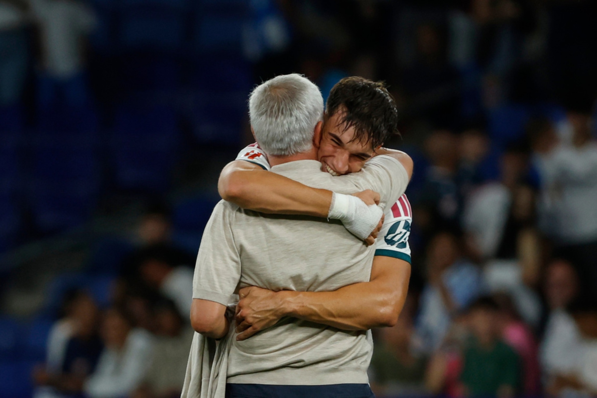 Real Madrid's Carlos Espi celebrates with his Real Madrid's head coach Mourinho. LAPRESSE