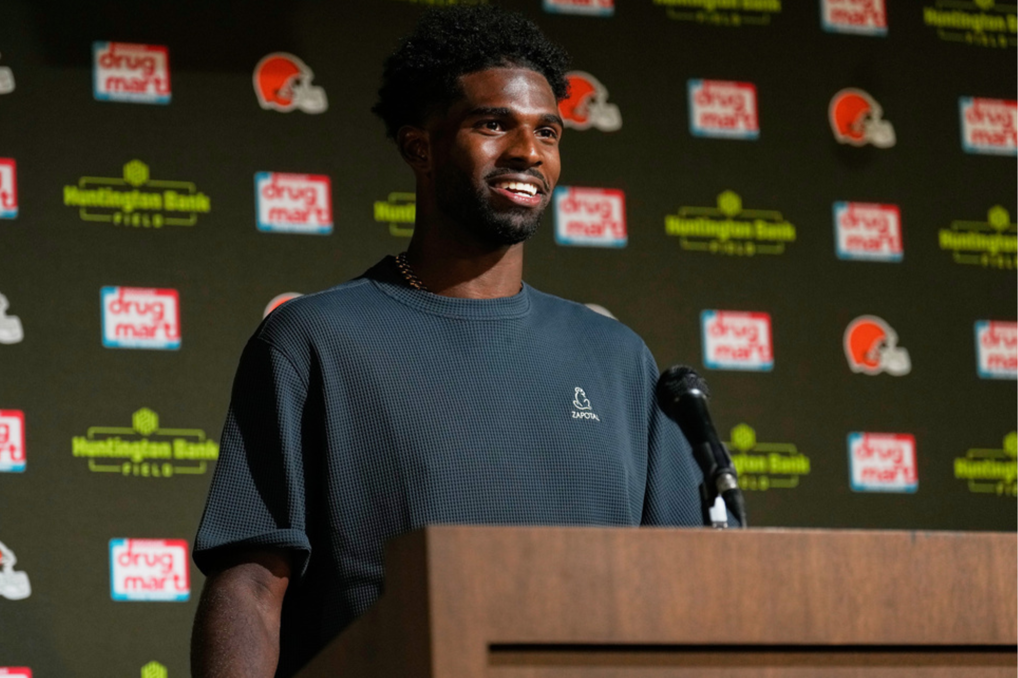 Shedeur Sanders speaks to the media following a preseason game between the Cleveland Browns and Buffalo Bills. LAPRESSE