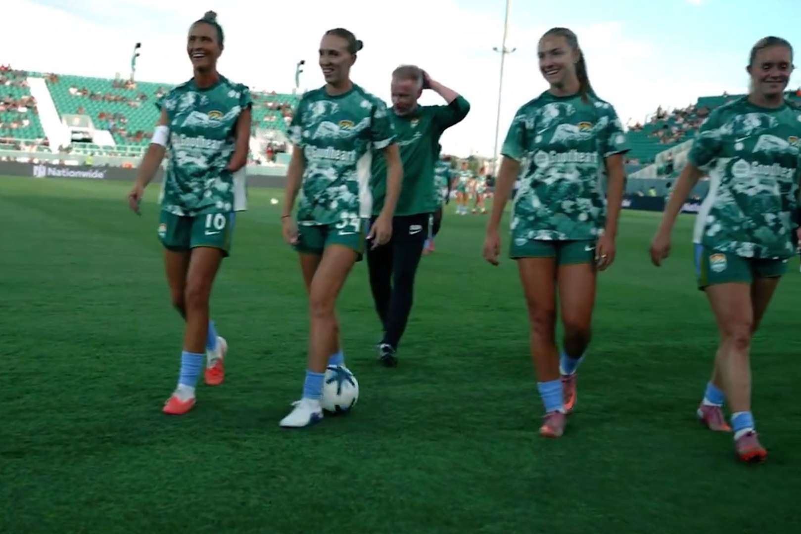 Four players were walking together when a ball rolled in their direction. One touch later, it had somehow passed between all four sets of legs.The perfectly placed ball produced a rare quadruple nutmeg, with each player unknowingly contributing to a moment that looked almost too perfect to be real.