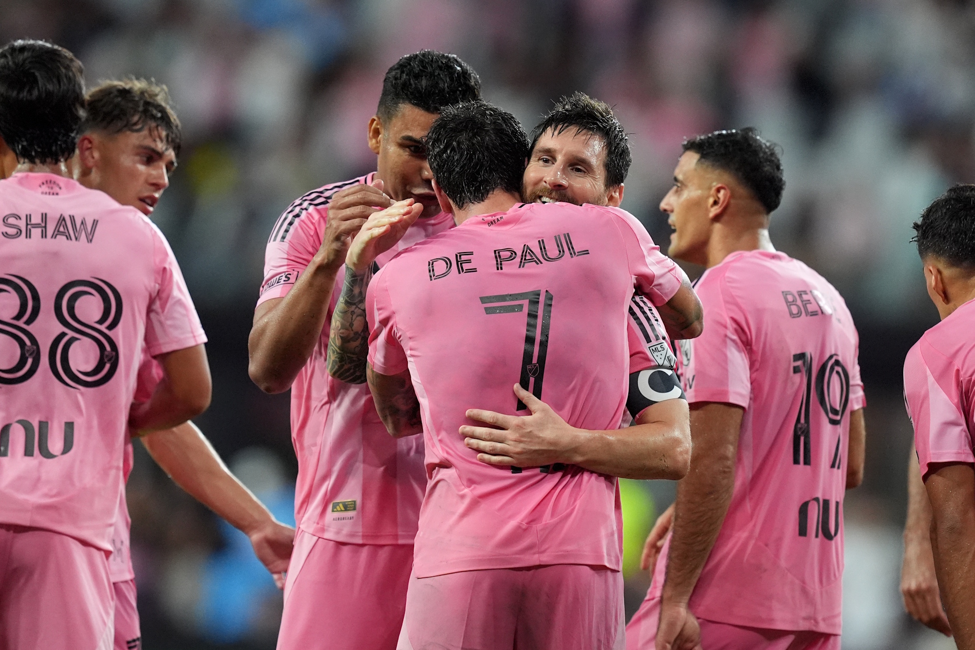 Inter Miami forward Lionel Messi hugs midfielder Rodrigo de Pau. LAPRESSE