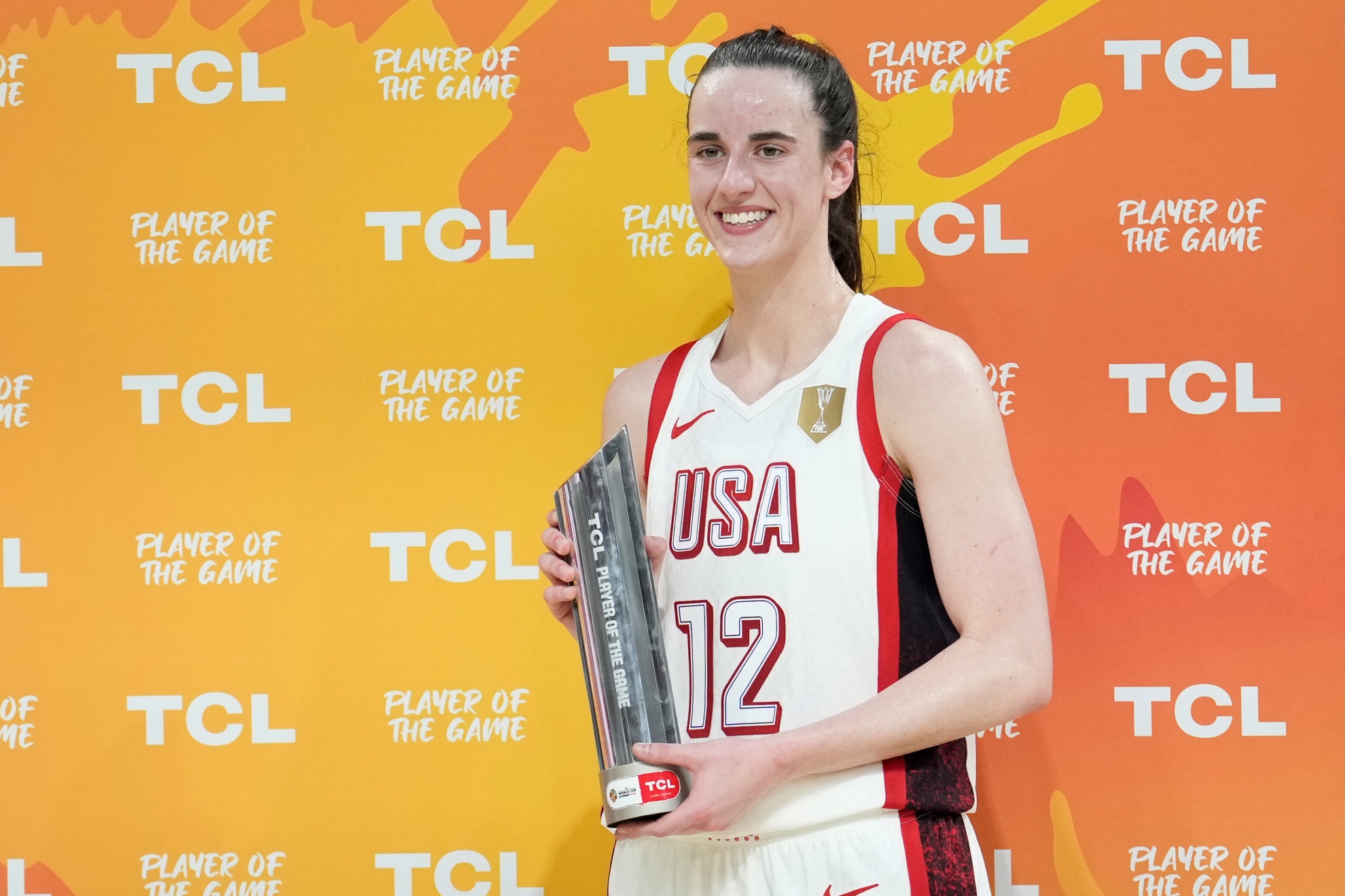 United States' Caitlin Clark holds the trophy for the player of the game for the match between China and the United States LAPRESSE