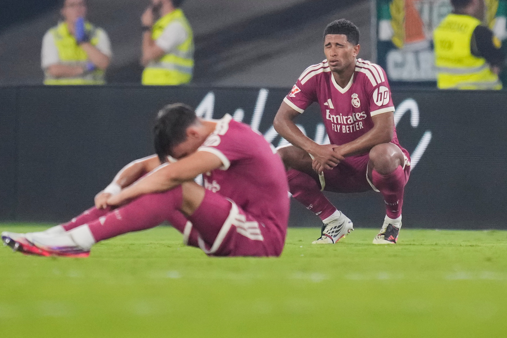 Real Madrid's Jude Bellingham, right, and Carlos Espi. LAPRESSE