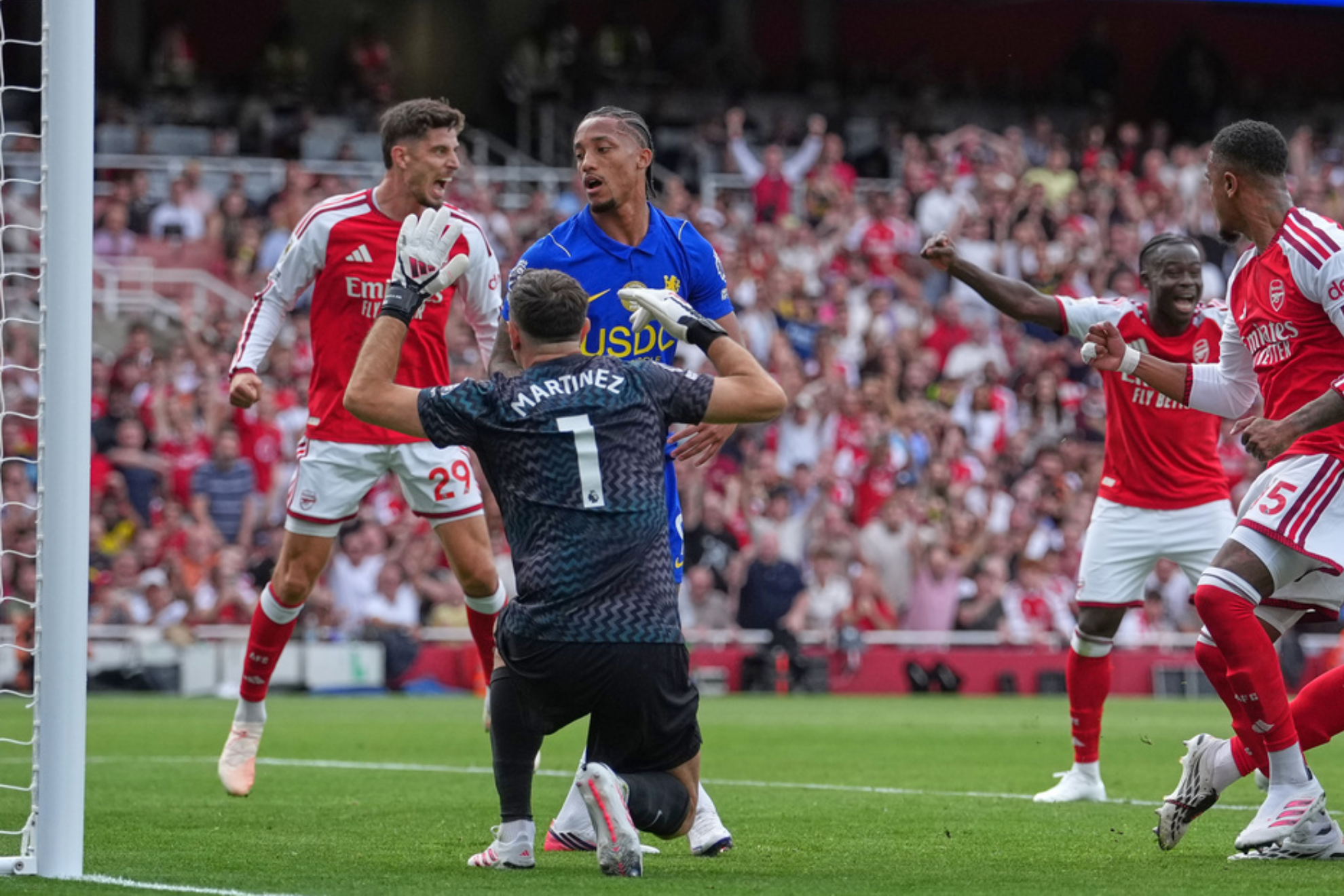The Gunners defeated the London team 2-1 at Emirates Stadium and remain undefeated in the Premier League, with three wins in their first three matches. LAPRESSE