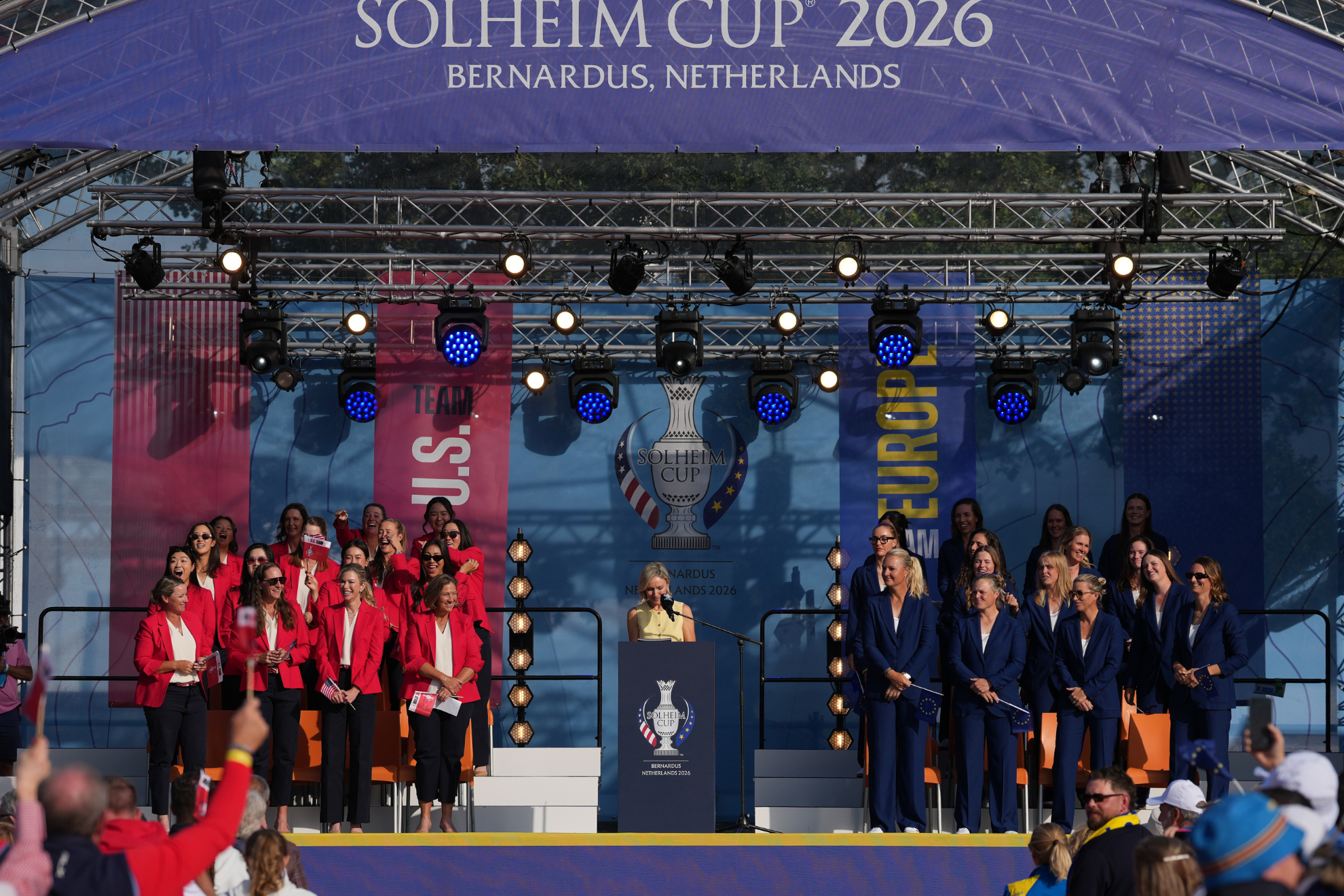 The participants of the 2026 Solheim Cup during the tournament's opening ceremony. LAPRESSE