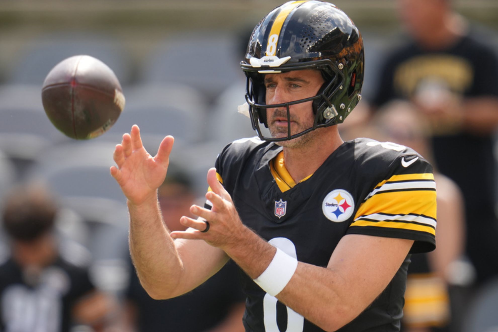 Pittsburgh Steelers quarterback Aaron Rodgers (8)