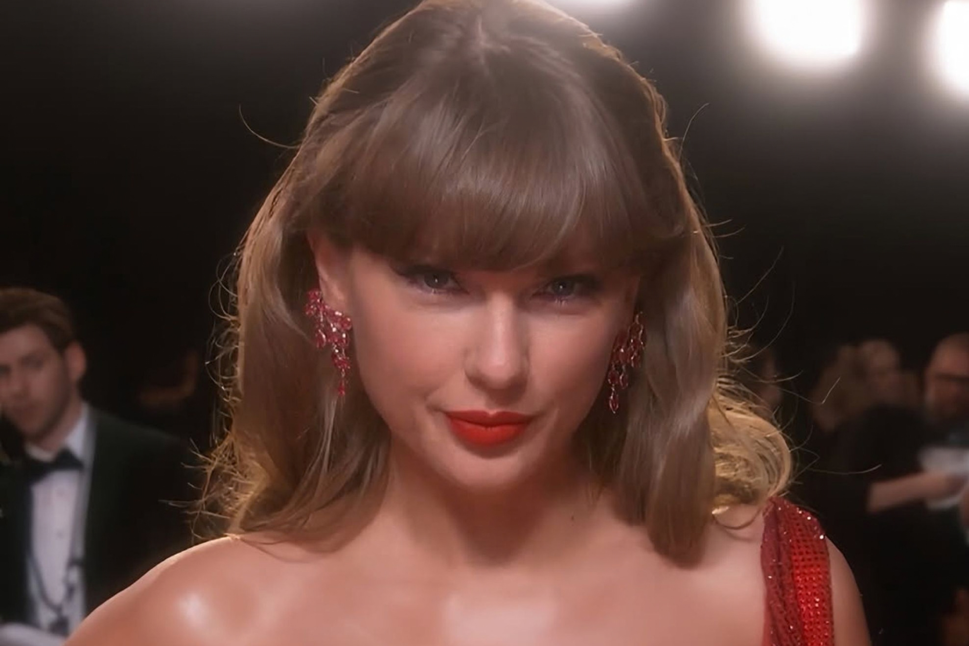 Taylor Swift keeps reaching for her ring as fans wonder if it’s her lucky charm