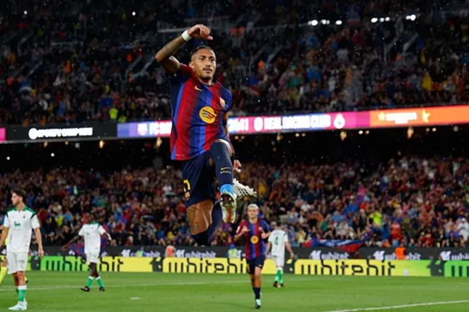 Raphinha celebrates one of his three goals FRANCESC ADELANTADO
