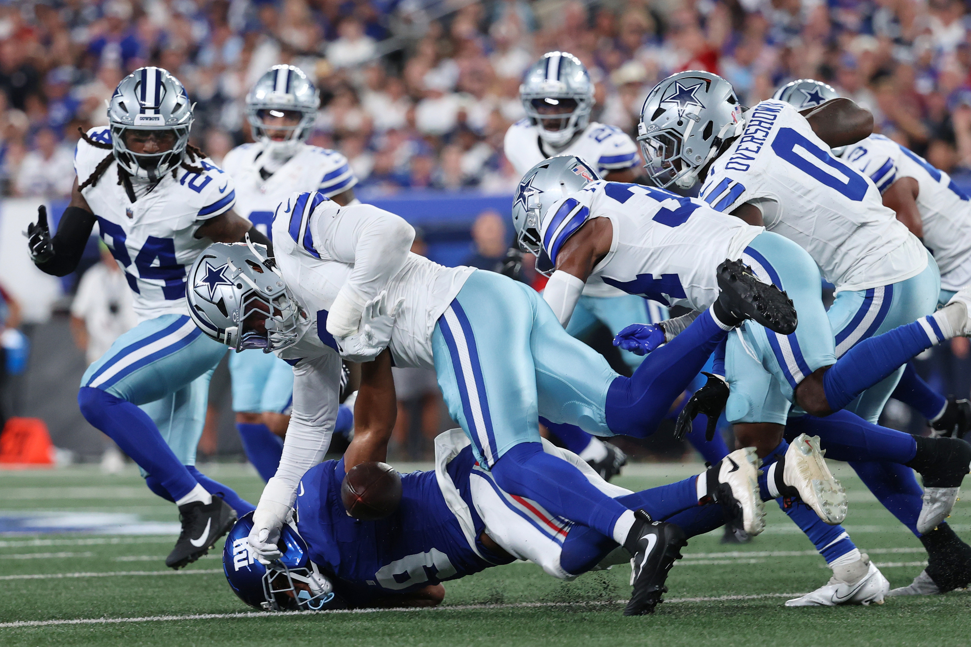 New York Giants tight end Isaiah Likely fumbles the ball as a host of Dallas Cowboys players defend LAPRESSE