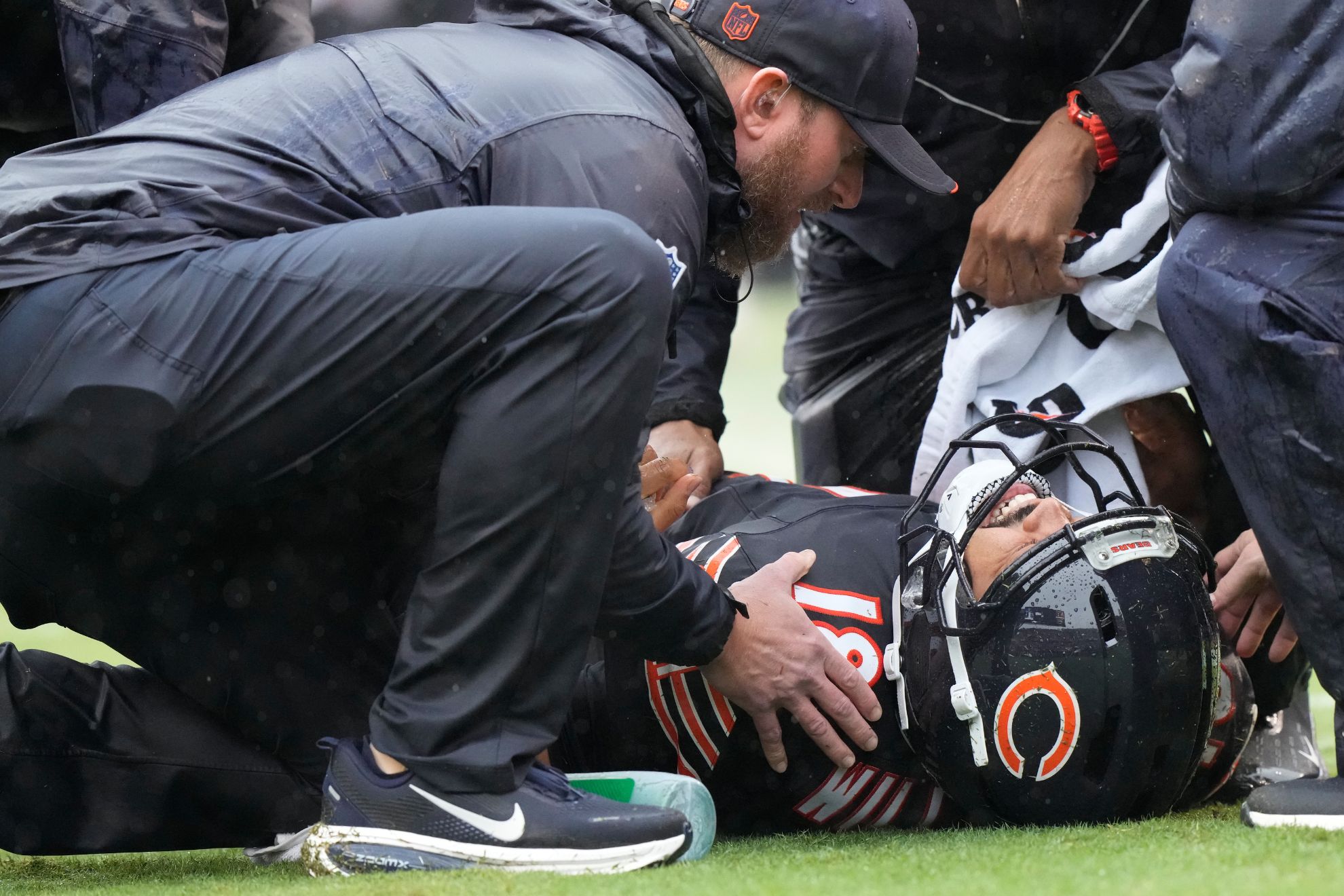 Chicago Bears quarterback Caleb Williams (18)