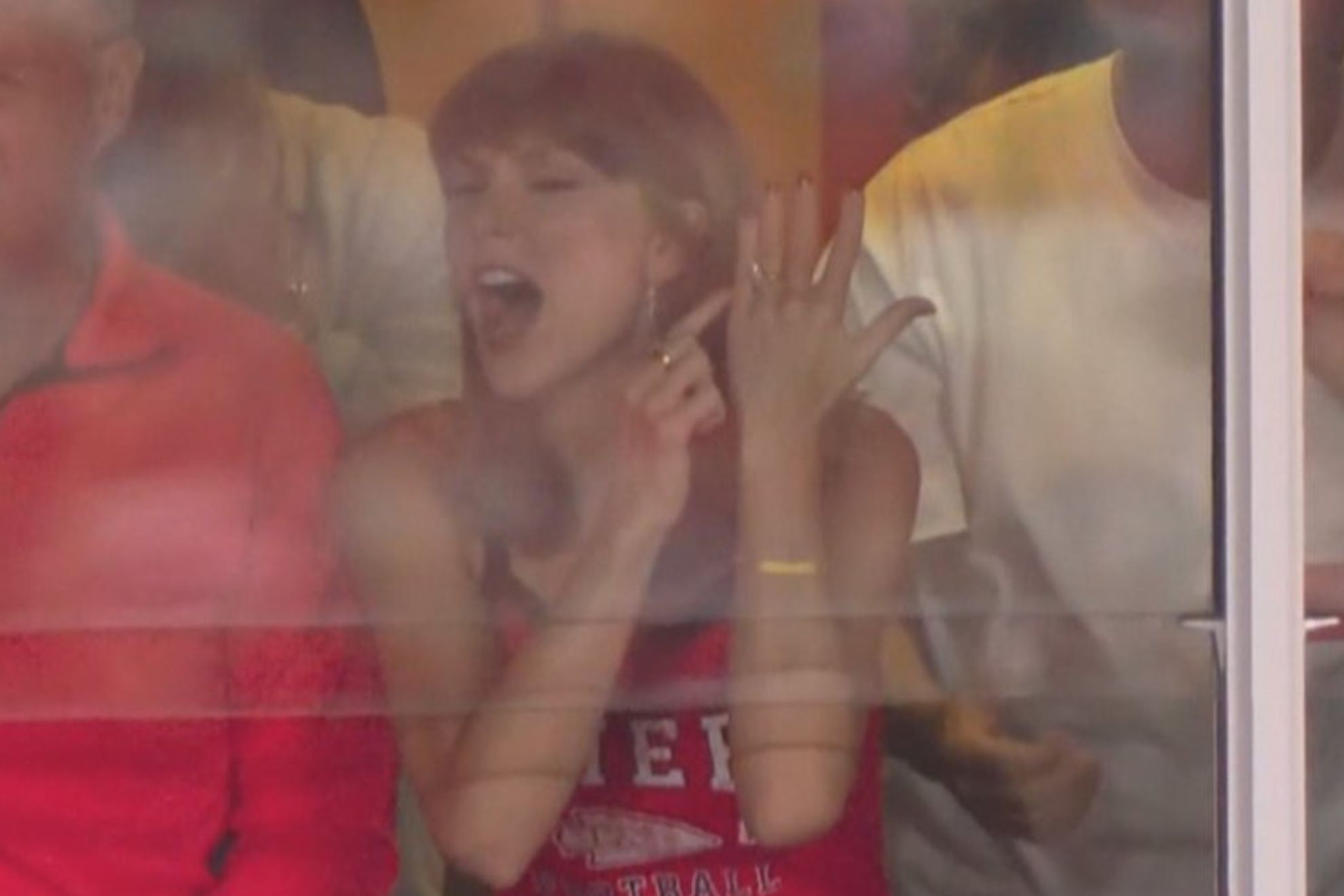 Taylor Swift celebrates Kelce's Touchdown