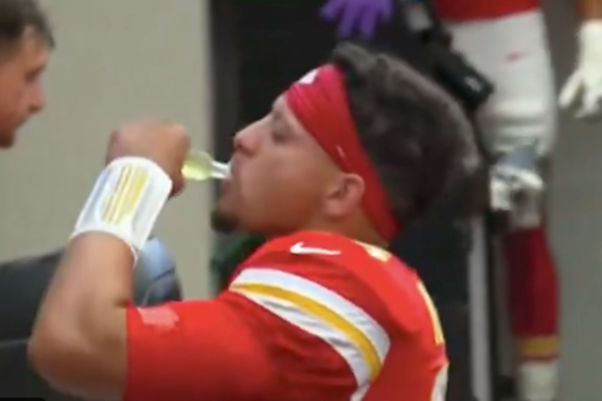 Mahomes drinking mysterious drink