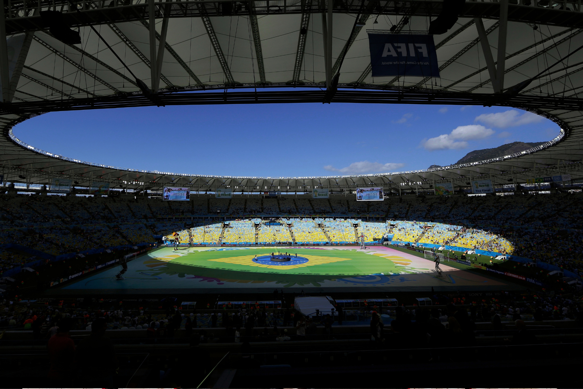 The organization has already responded. The league is keeping the game at the Maracanã despite players' warnings about the condition of the field and says it has a plan. LAPRESSE