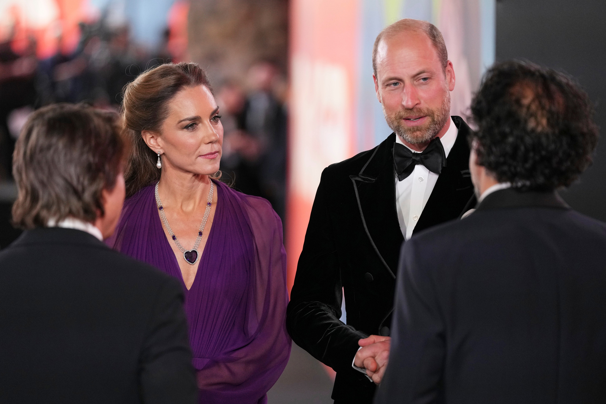 Kate Middleton and Prince William speak with Tom Cruise (front-left) and Alejandro G. Inarritu (front-right) LAPRESSE