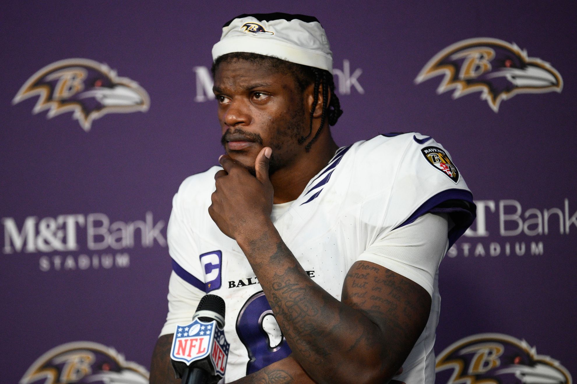 Baltimore Ravens quarterback Lamar Jackson (8)