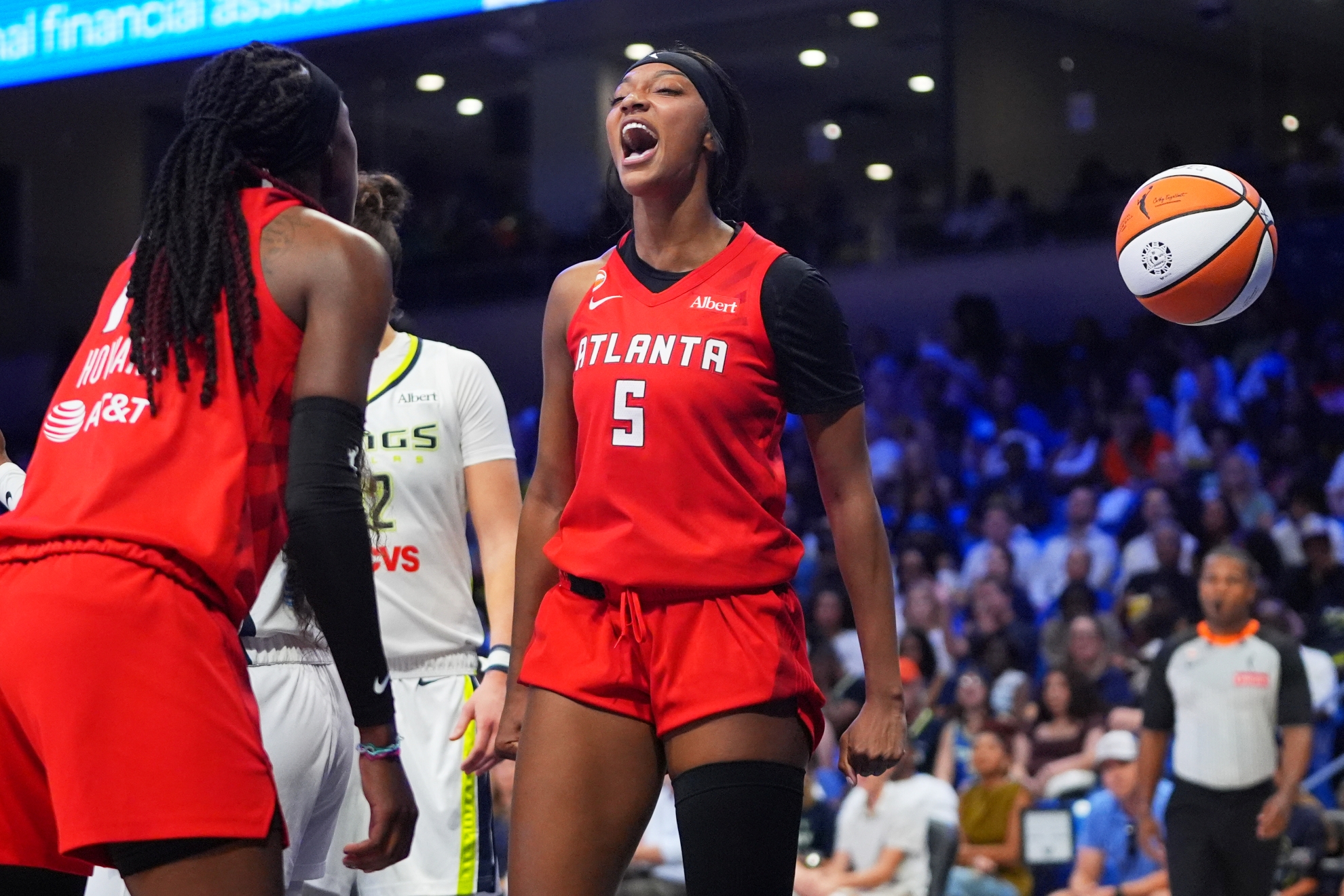 Atlanta Dream forward Angel Reese (5) reacts to scoring with teammate Rhyne Howard (10) LAPRESSE