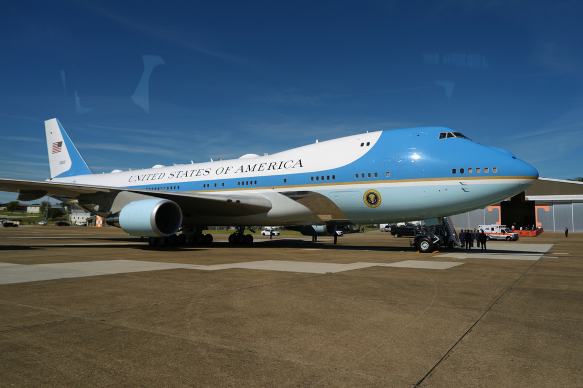 Air Force One sits after President Donald Trump disembarked LAPRESSE