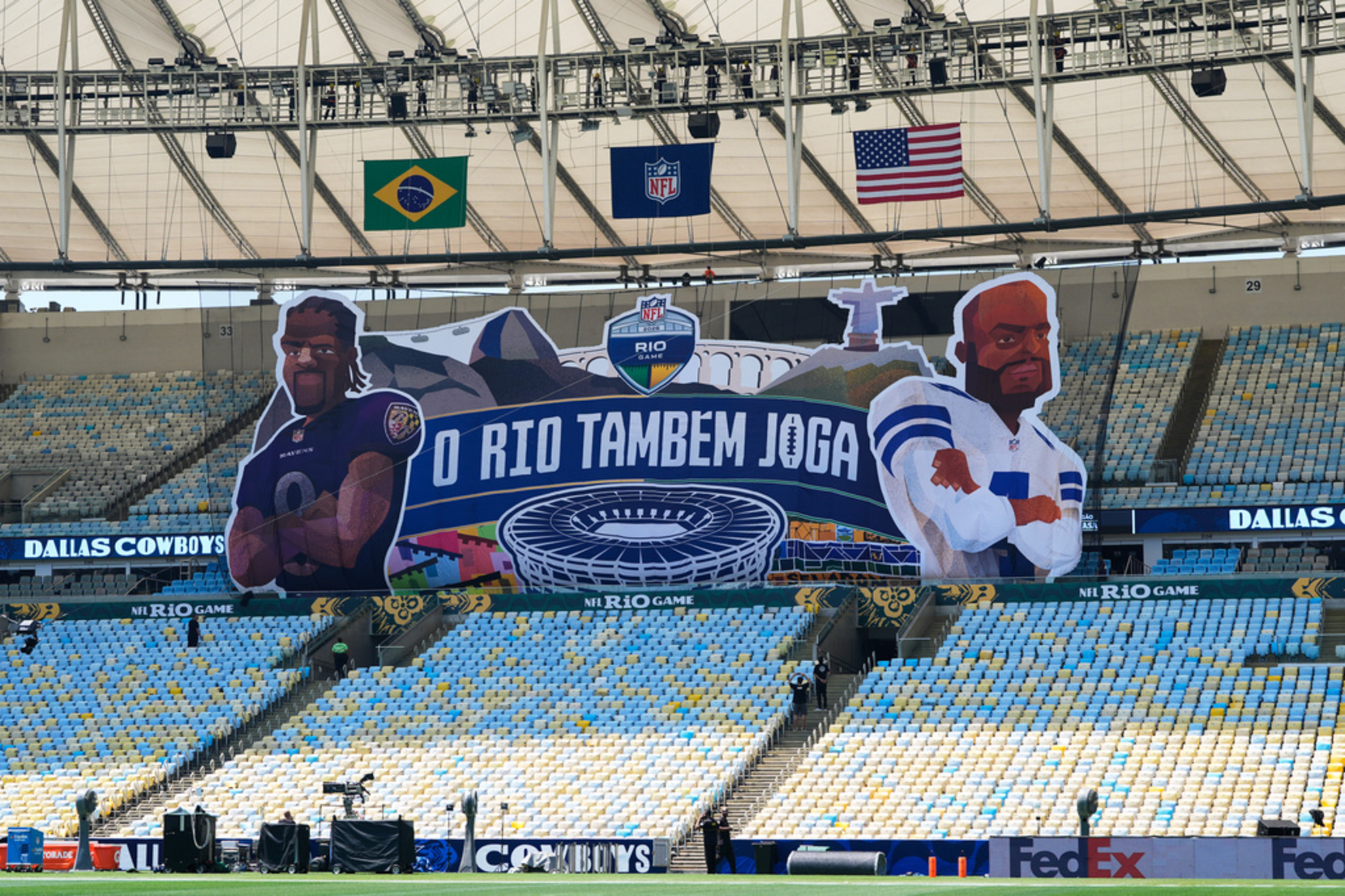 A banner hangs for an NFL game in Brazil featuring the Ravens and Cowboys LAPRESSE