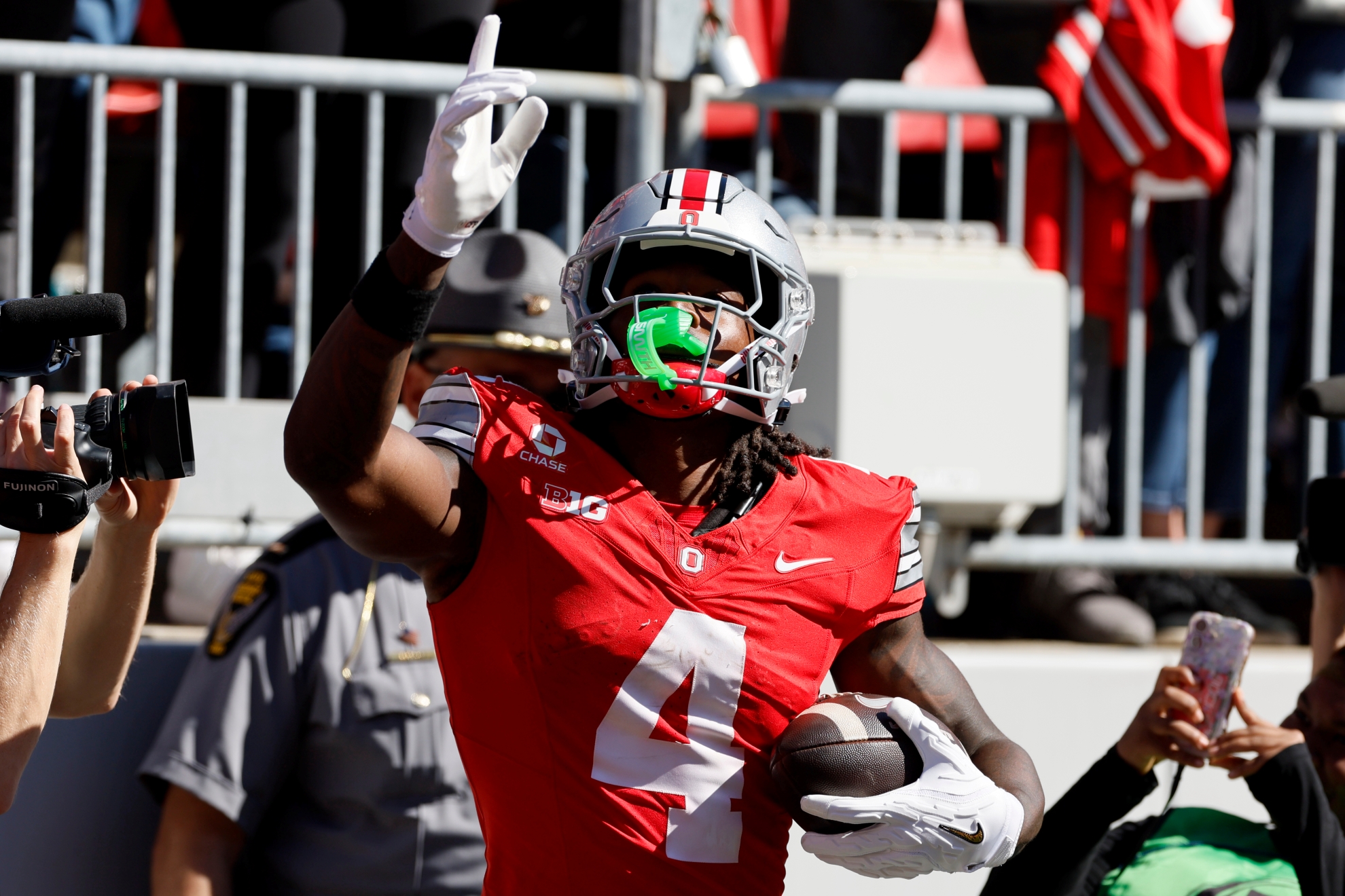 Ohio State wide receiver Jeremiah Smith celebrates his touchdown against Illinois