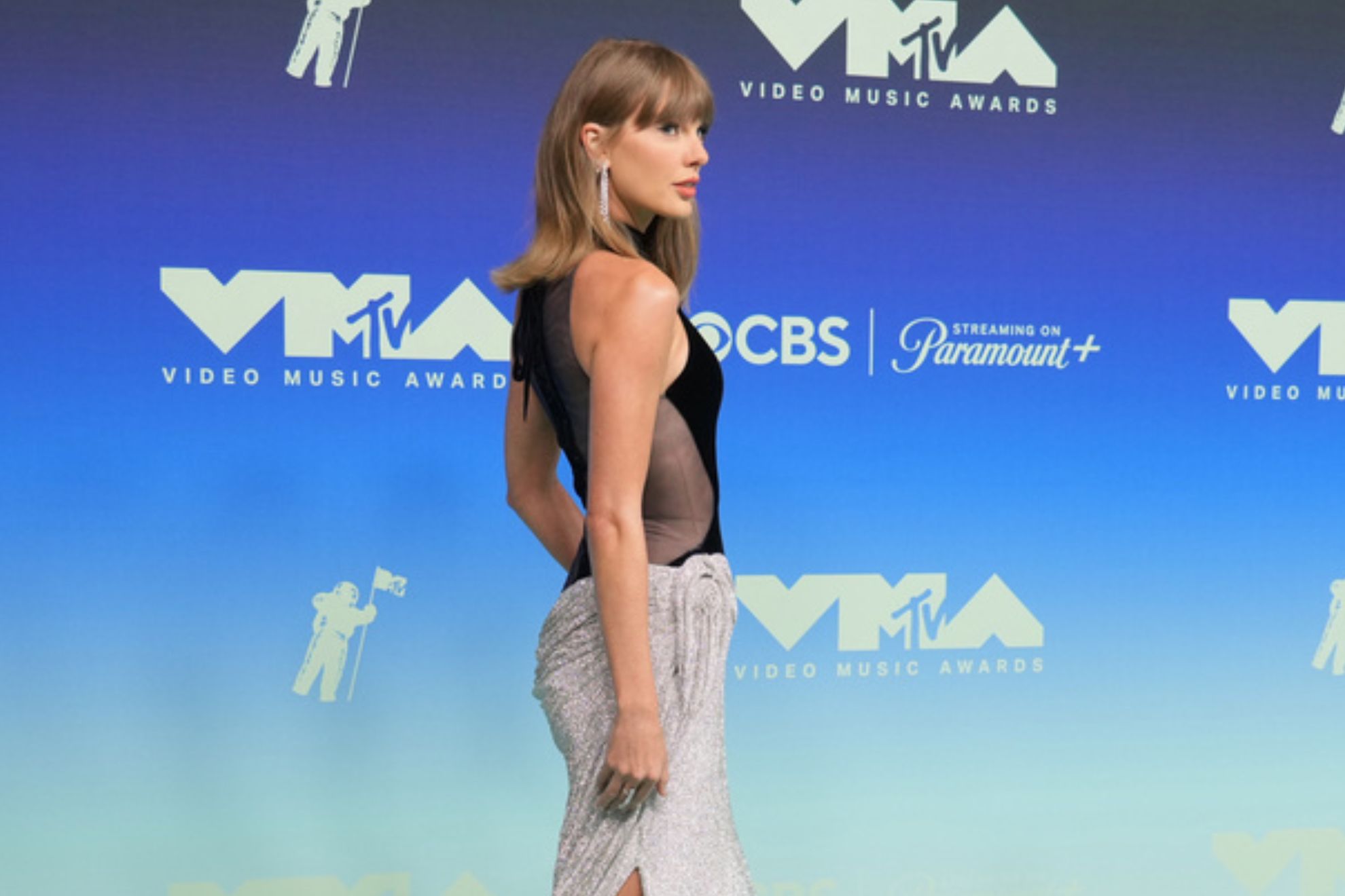 Taylor Swift arrives at the MTV Video Music Awards