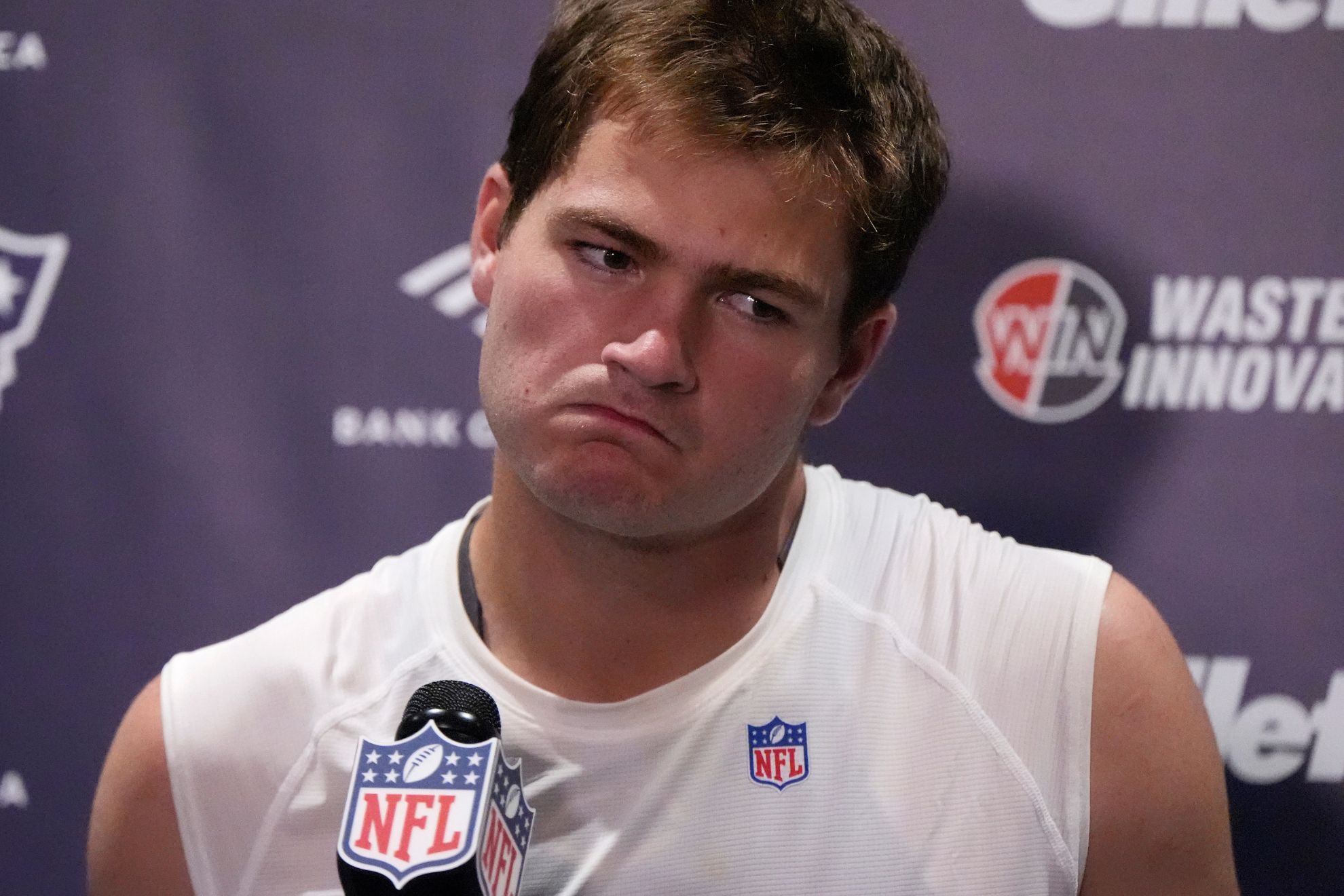 New England Patriots quarterback Drake Maye (10)