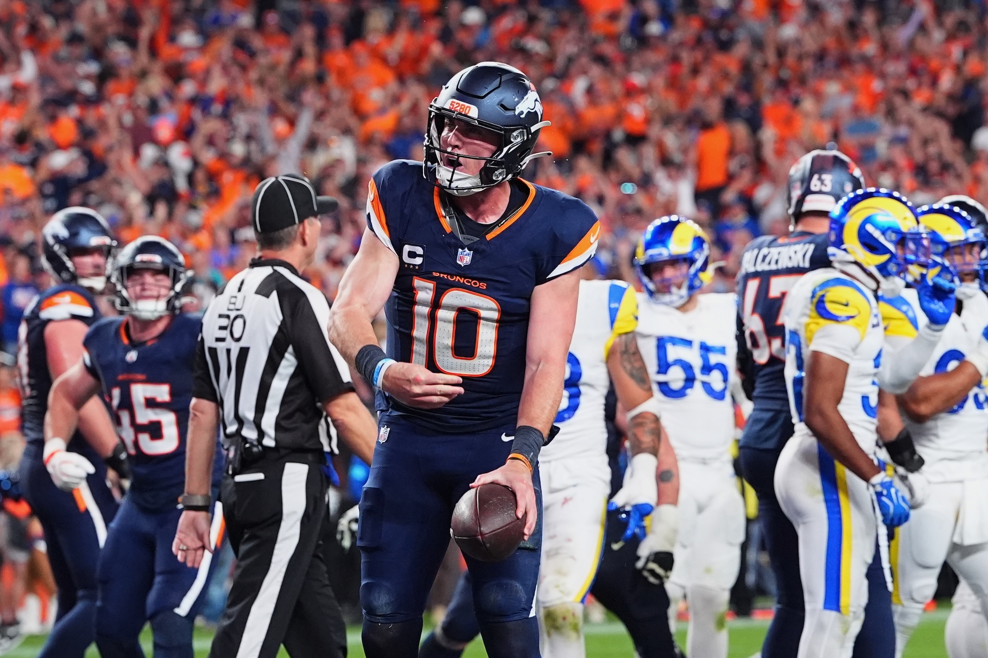 Denver Broncos quarterback Bo Nix reacts after scoring a touchdown against the Los Angeles Rams LAPRESSE