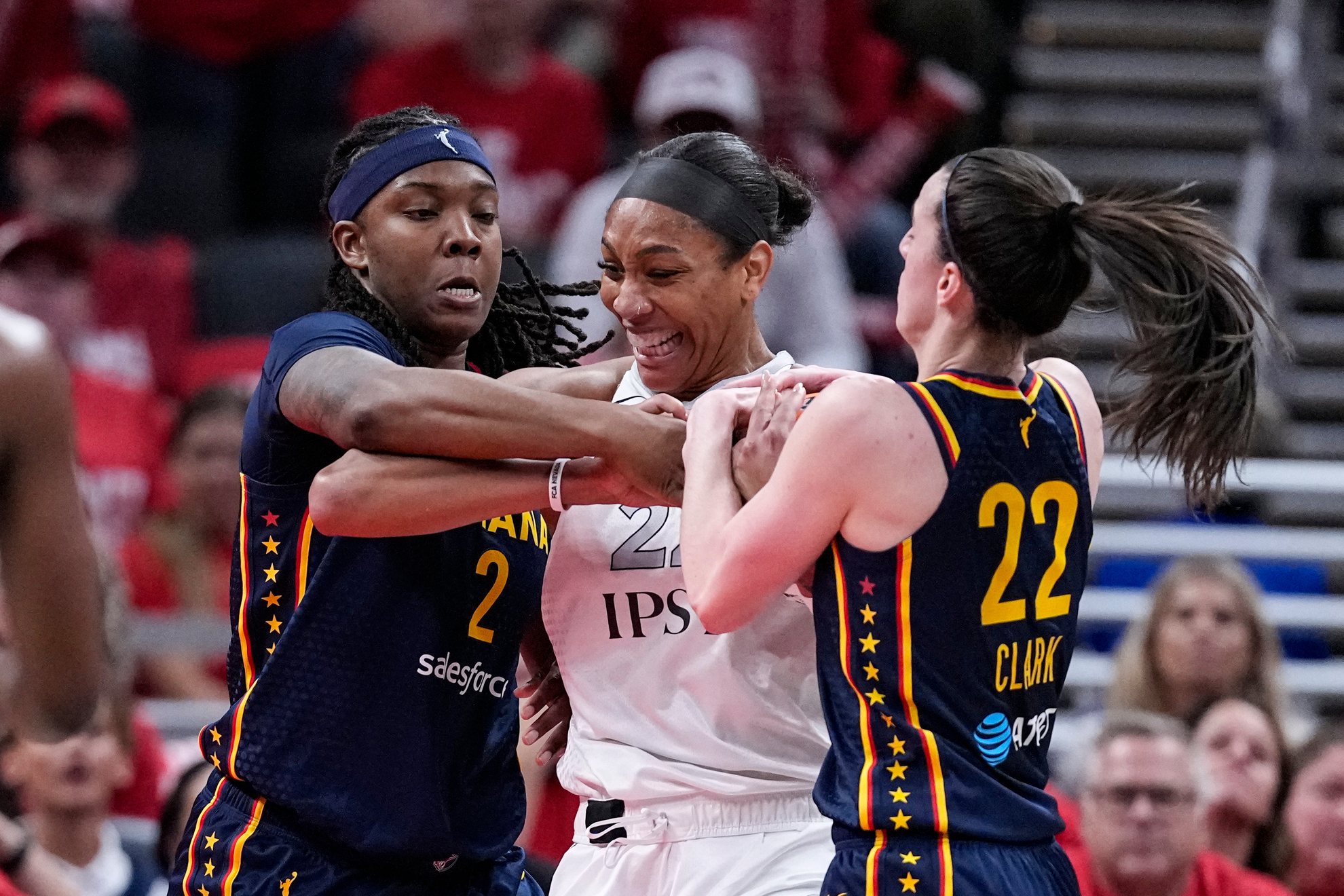 Indiana Fever's Caitlin Clark and Myisha Hines-Alle tie up Las Vegas Aces center A'ja Wilson LAPRESSE