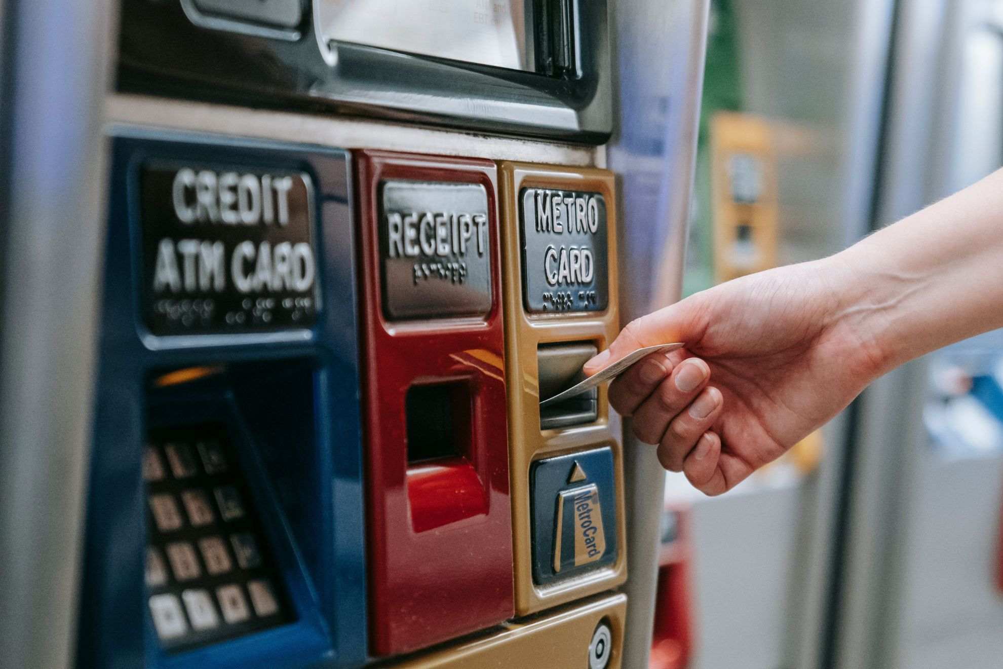 Man found $128,514 sitting on an ATM. What he did next stunned the police Pexels