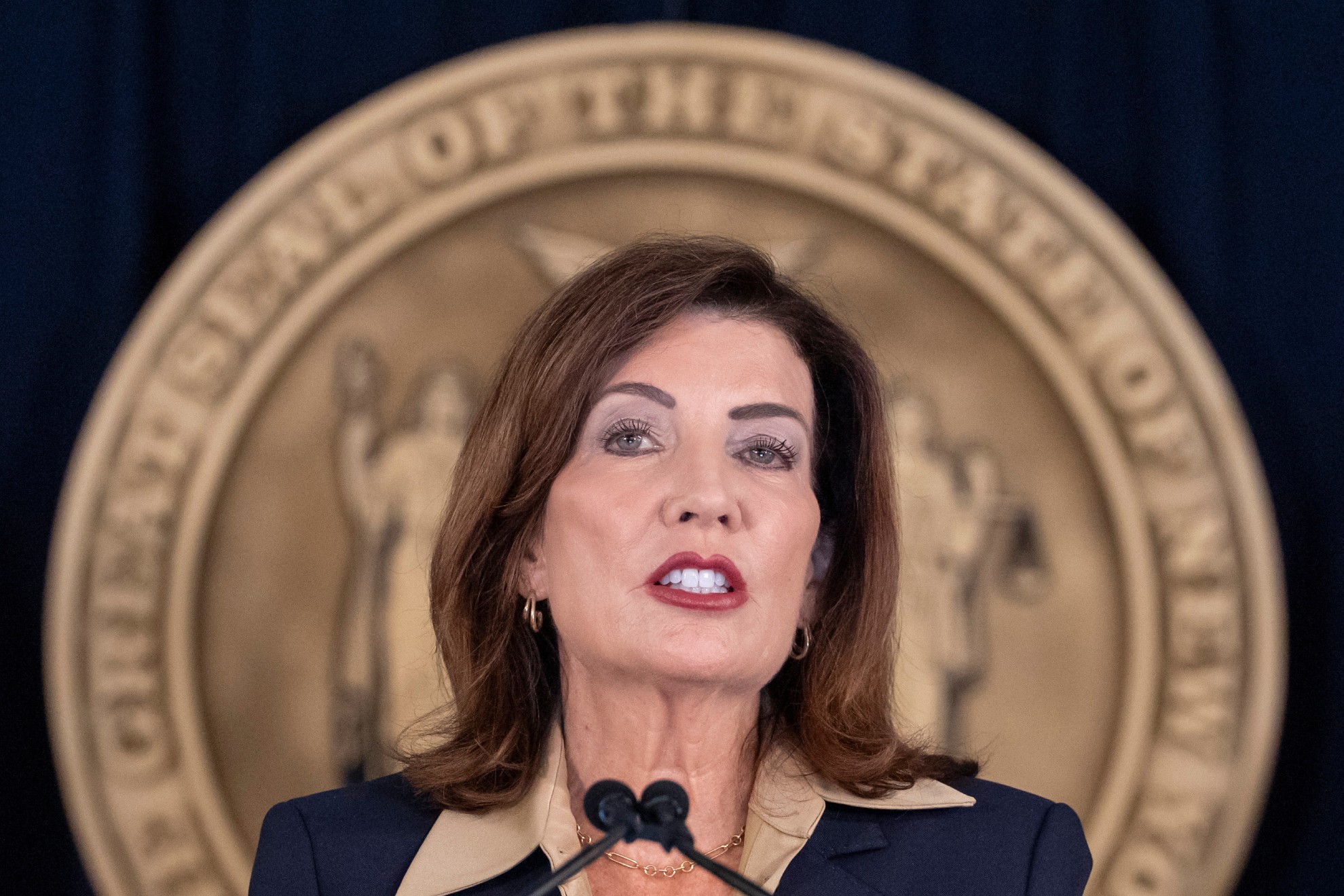 New York Governor Kathy Hochul speaks during a news conference / LAPRESSE