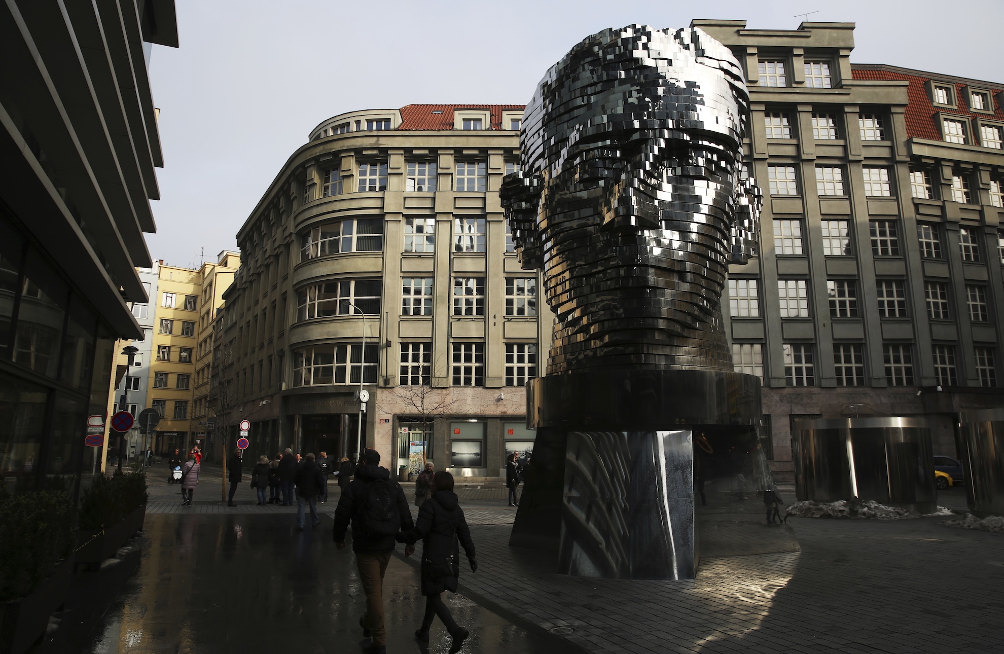 A moving metal sculpture of writer Franz Kafka in his birth city of Prague, Czech Republic LAPRESSE