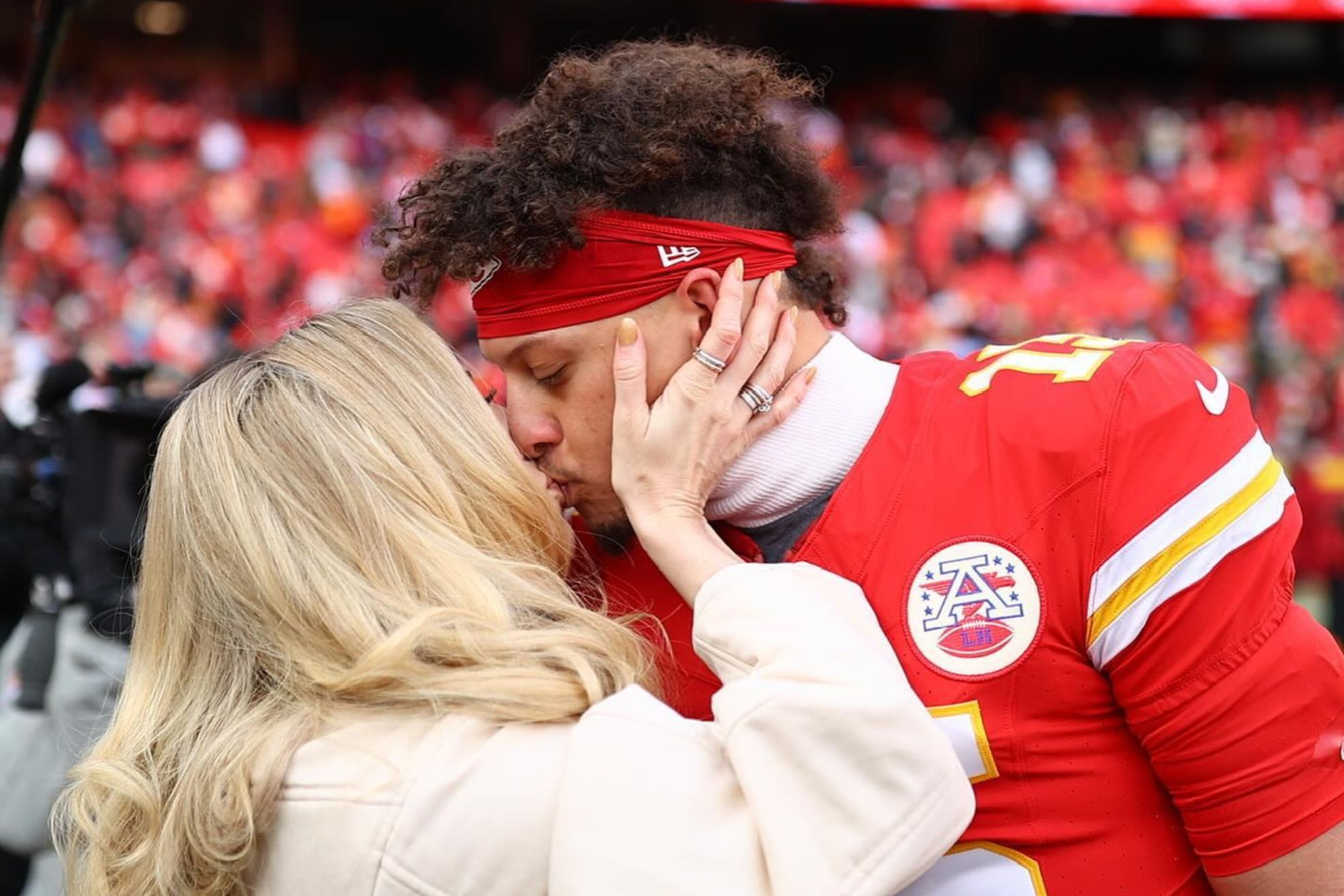 Brittany Mahomes models sportswear, and Patrick Mahomes is drooling ...
