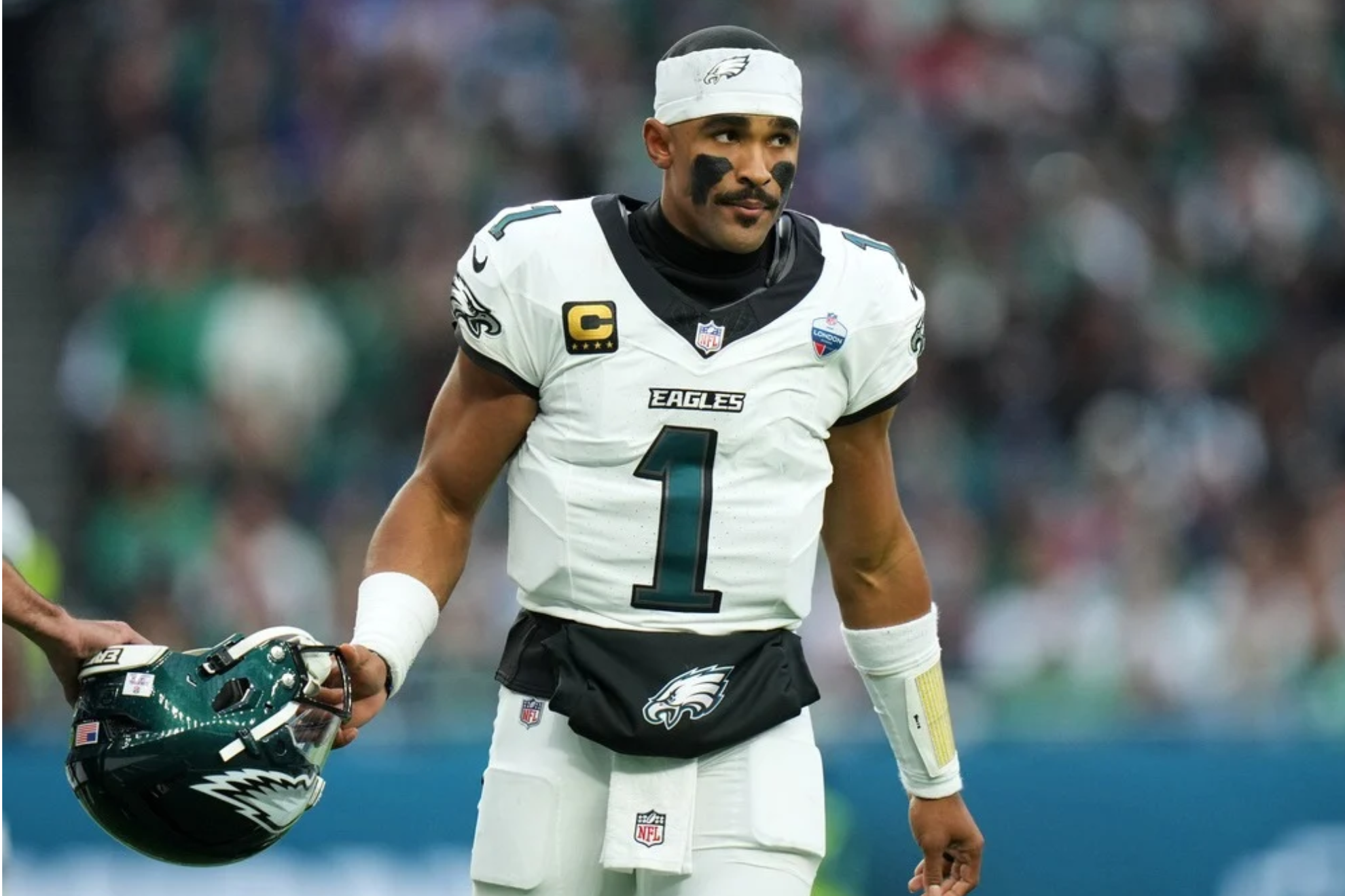 The Eagles placed their quarterback on injured reserve with a superficial blood clot in his calf. LAPRESSE