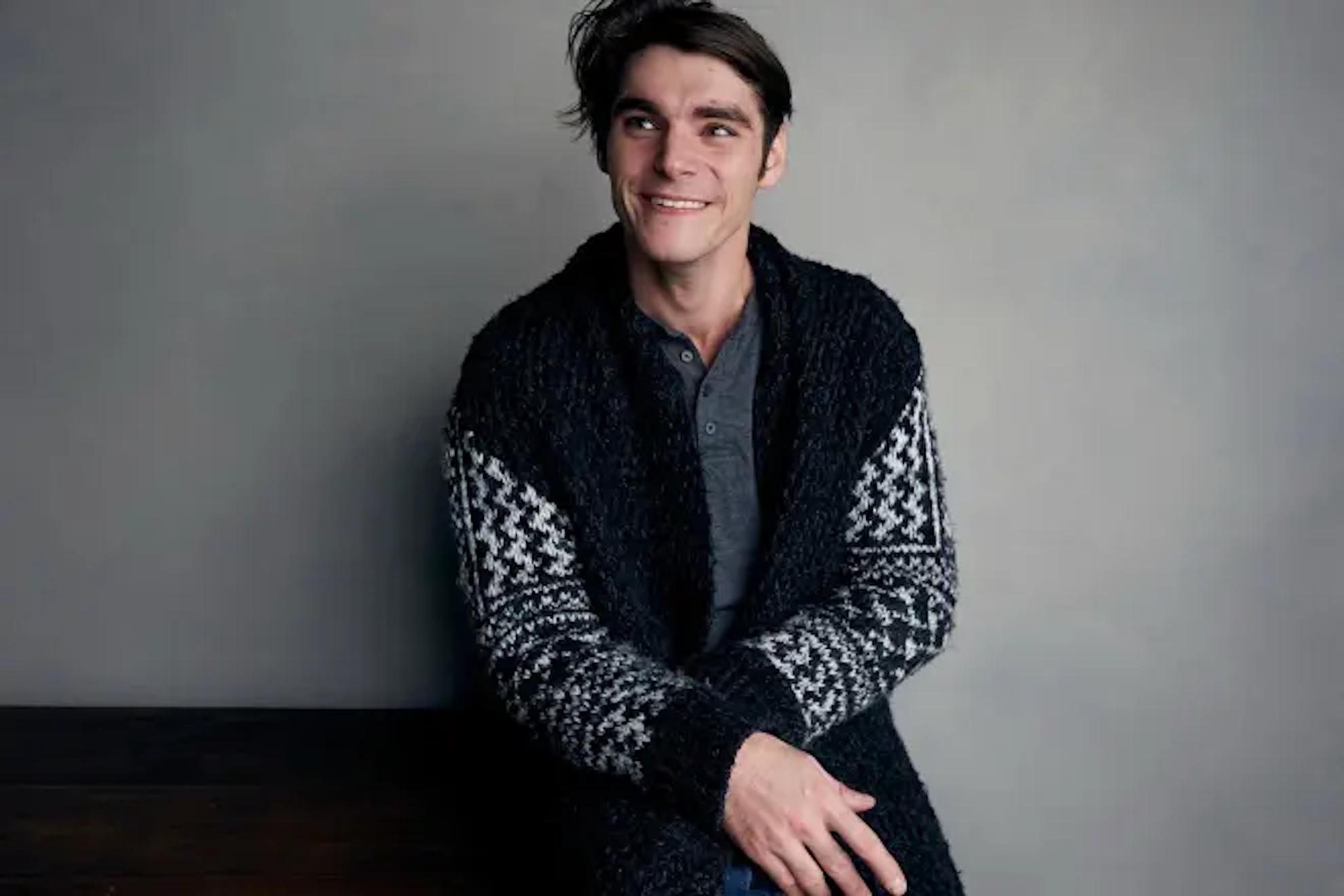 RJ Mitte's mother speaks out after the death of the "Breaking Bad" actor.
