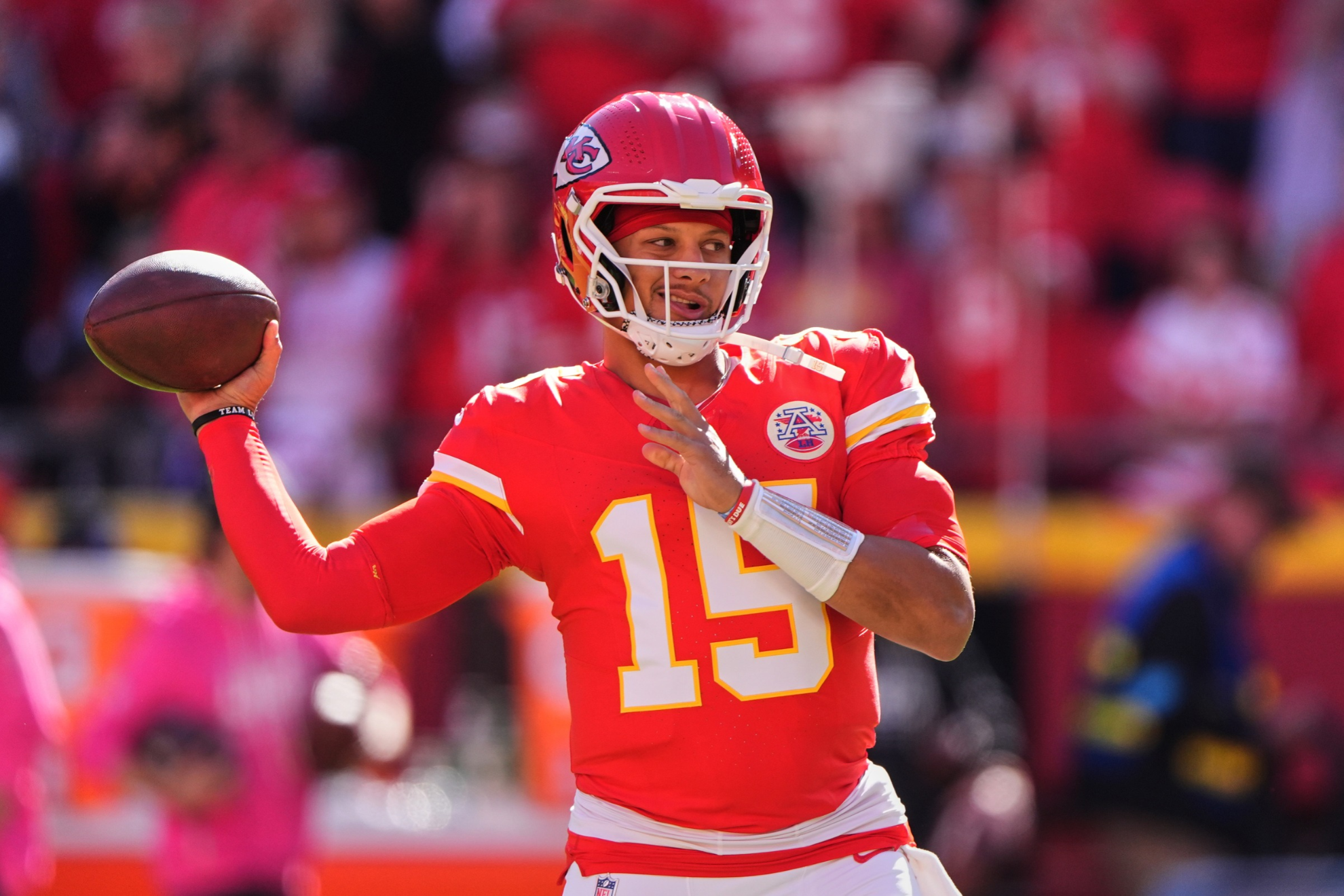 The Chiefs quarterback took responsibility for a risky decision near the end zone during the 22-6 victory over Los Angeles LAPRESSE