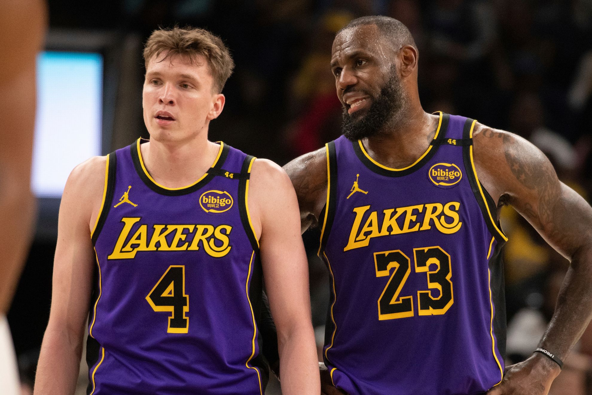 LeBron James (23) talks with Los Angeles Lakers forward Dalton Knecht (4) i