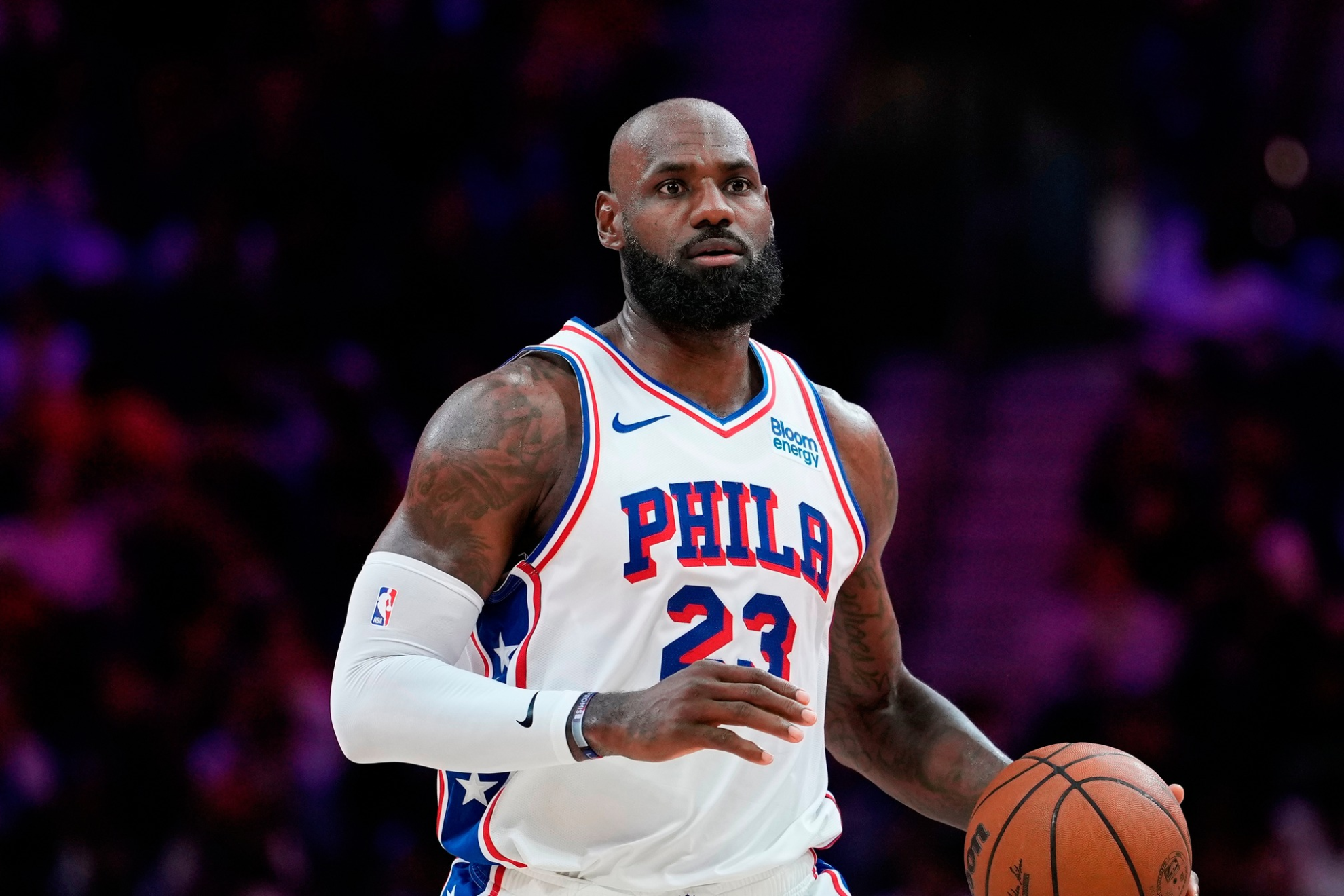 The Sixers star acknowledges the importance of his wife while they both maintain a life between two coasts, without giving up family support. LAPRESSE