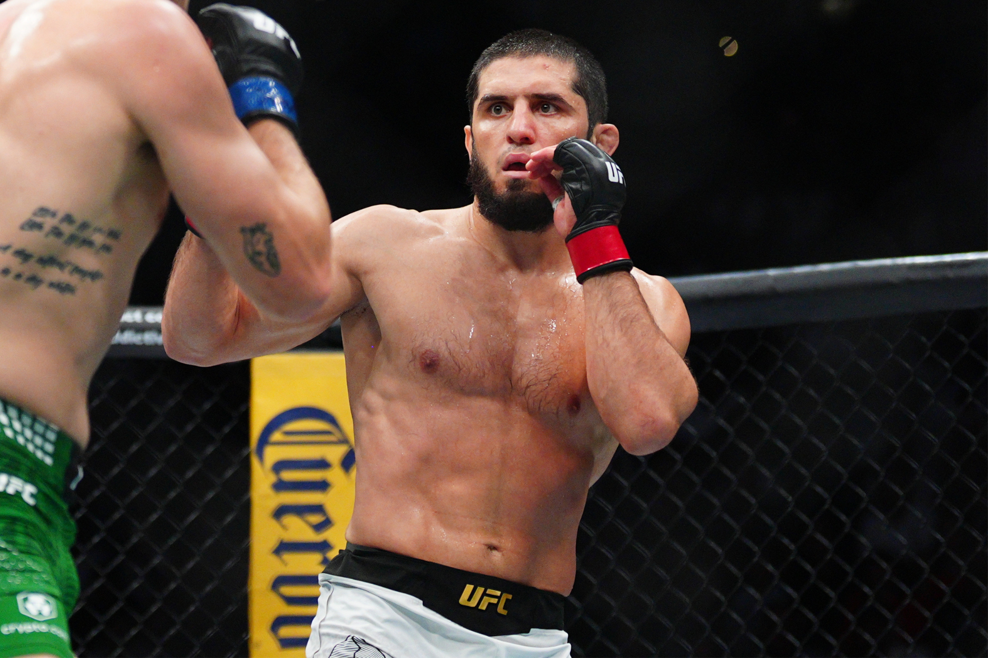 Islam Makhachev during his fight against Ian Machado Garry at UFC 330. LAPRESSE